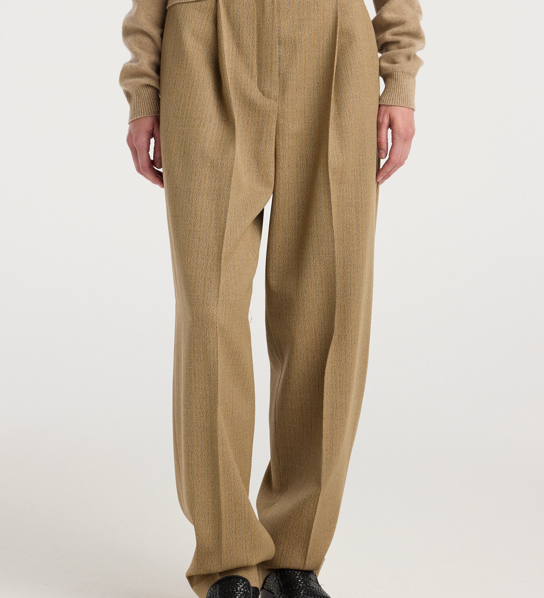 ROHE - Daria - Single pleat tapered trousers | heritage stripe