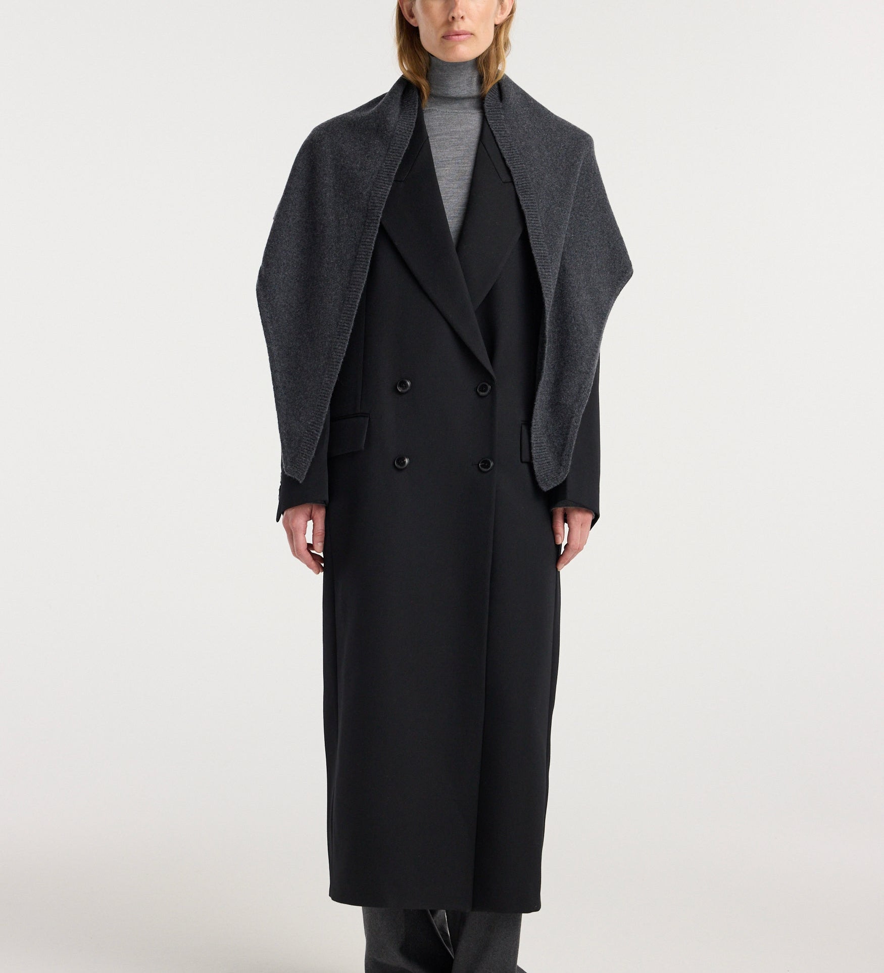 ROHE - Large knitted triangle scarf | anthracite melange