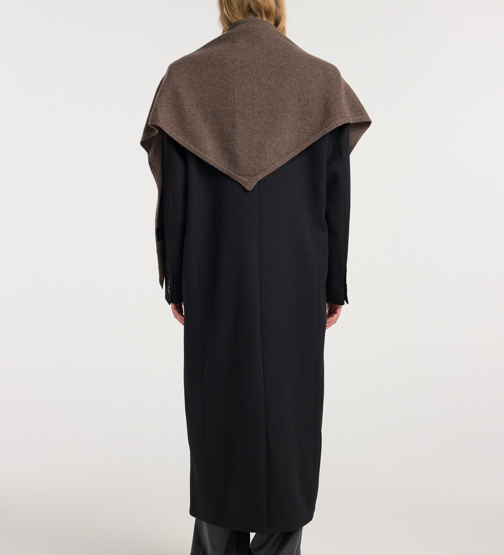 ROHE - Large knitted triangle scarf | taupe melange