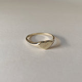 Kinn - Petite Heart Signet Ring