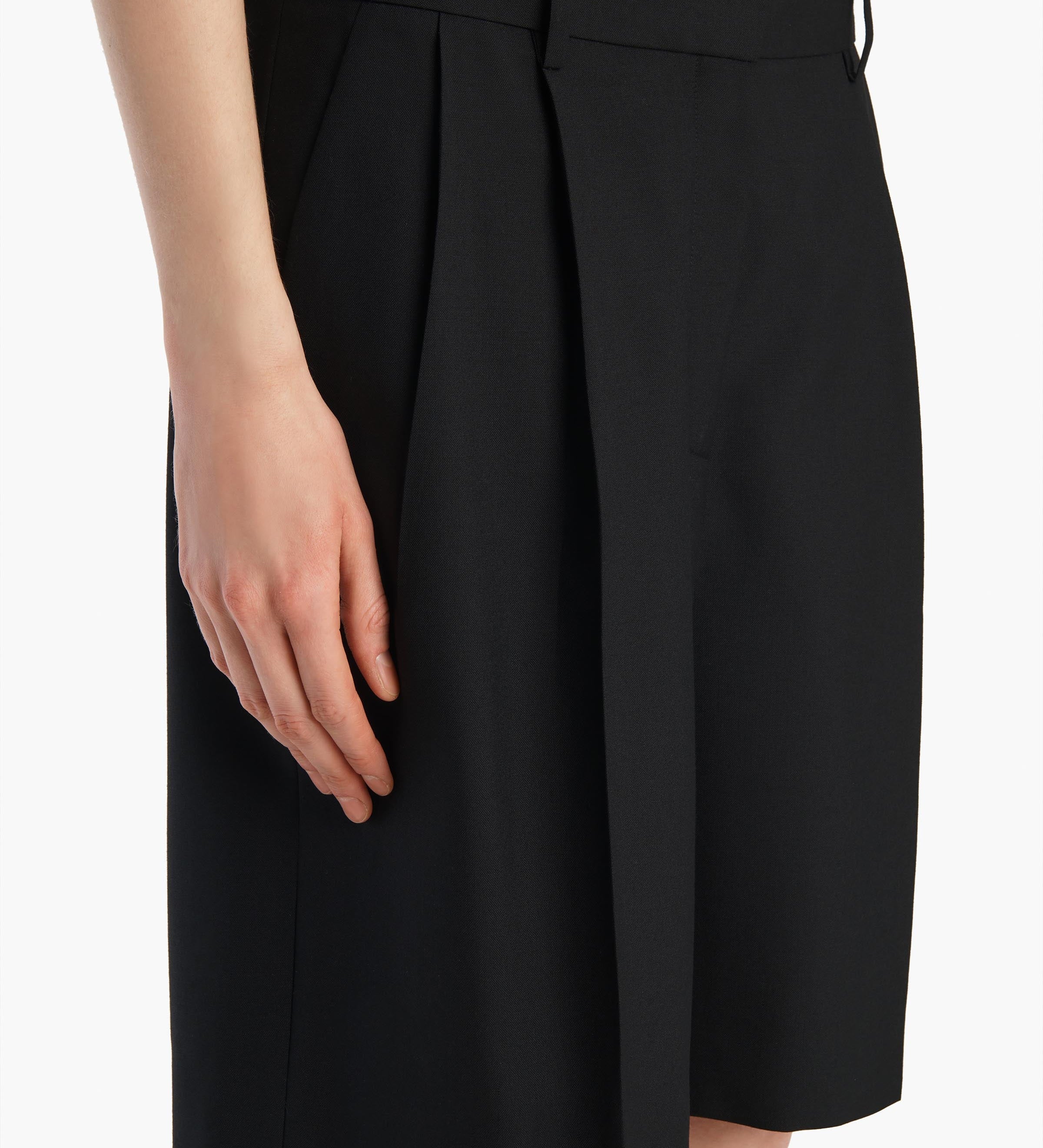 Khaite - Auggie Short in Black Wool