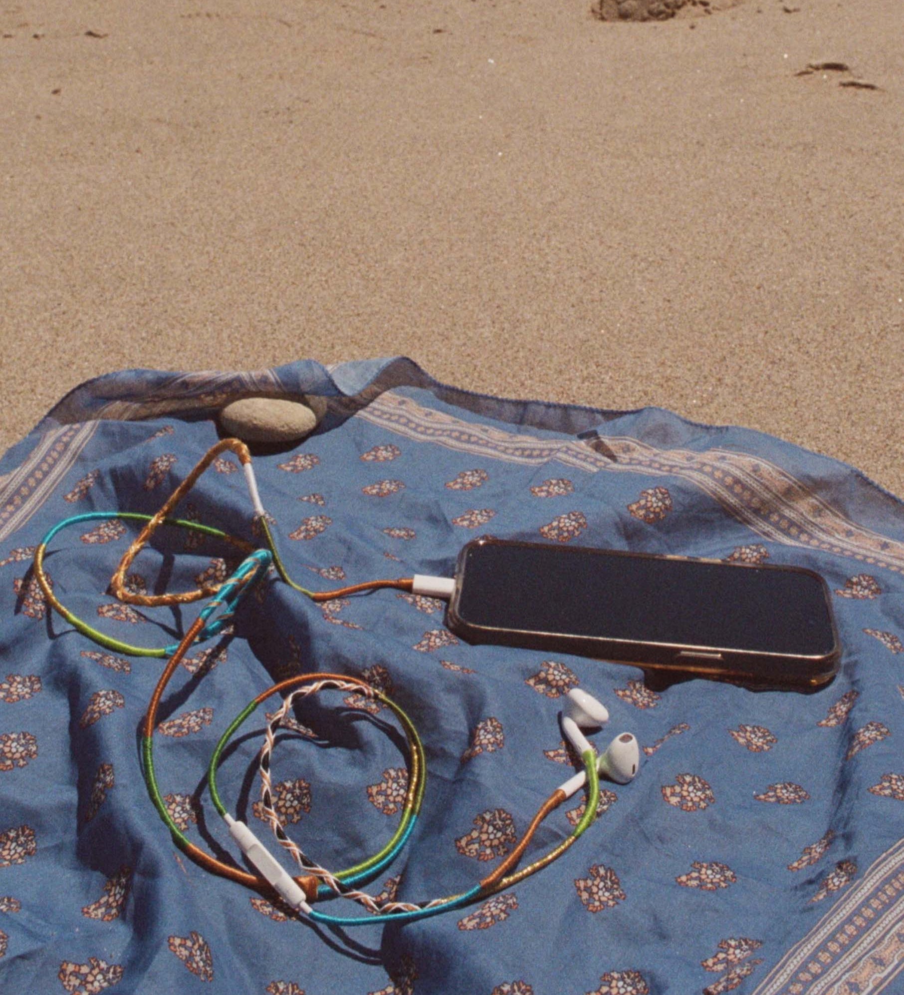 DOEN - LE POM POM & DÔEN HEADPHONES