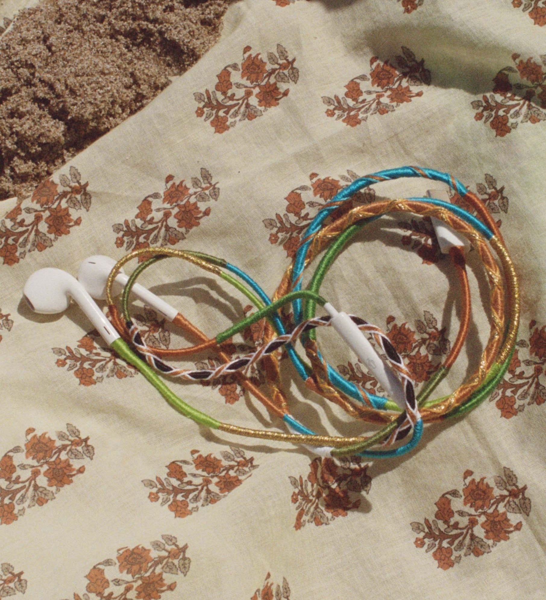 DOEN - LE POM POM & DÔEN HEADPHONES