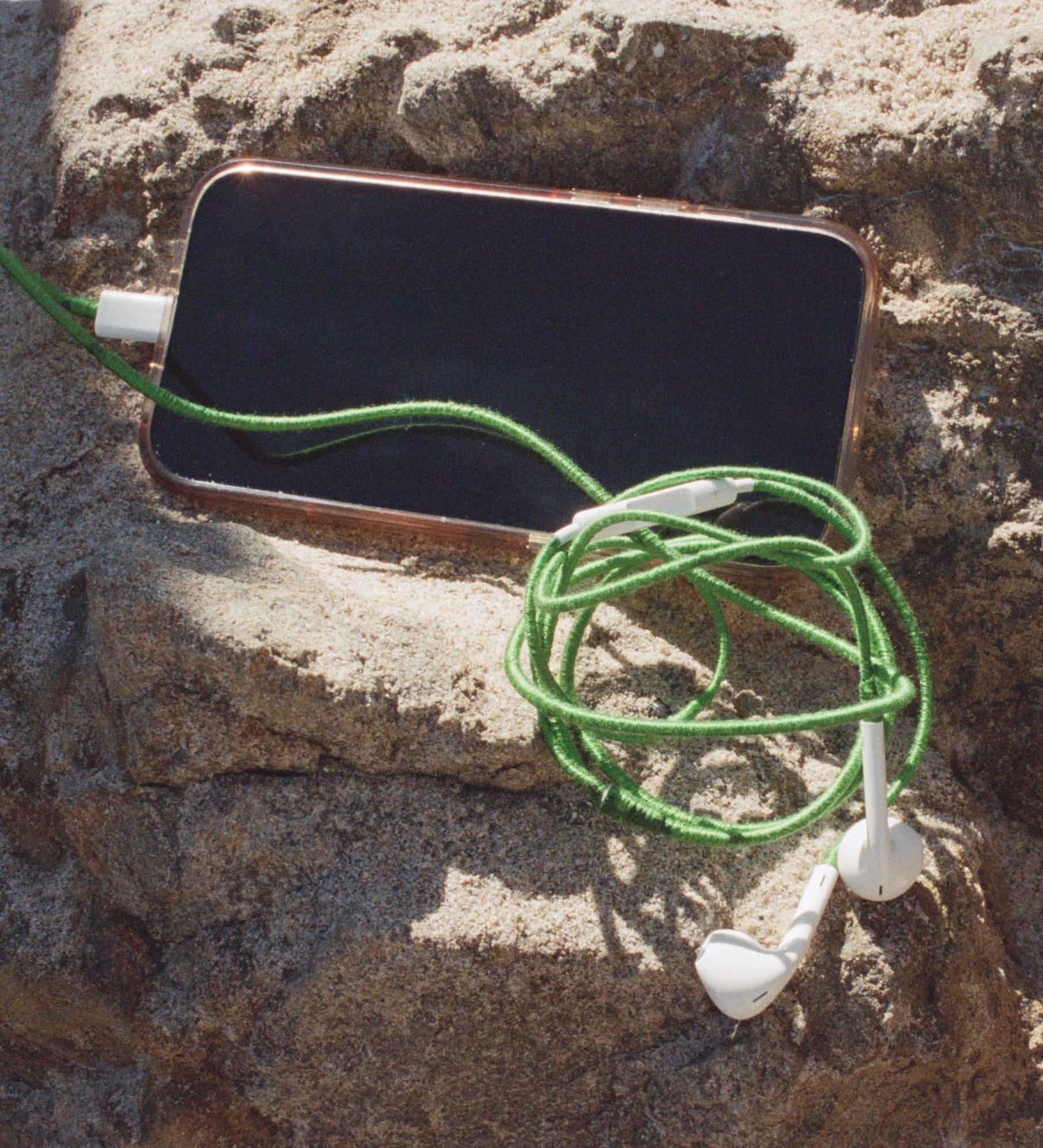 DOEN - LE POM POM & DÔEN HEADPHONES