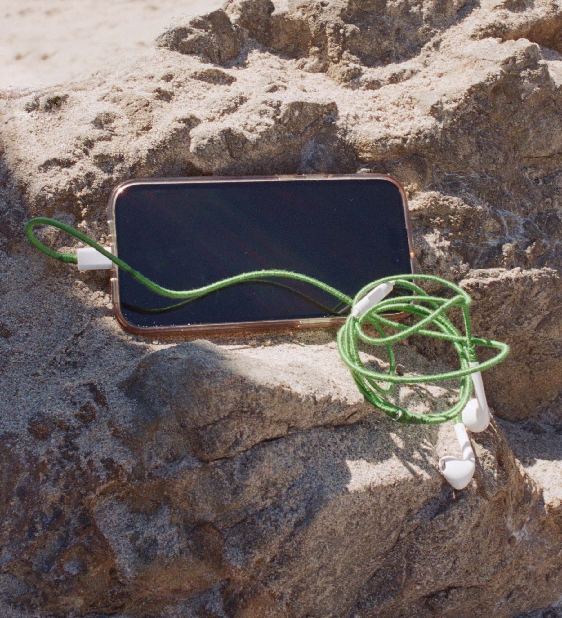DOEN - LE POM POM & DÔEN HEADPHONES