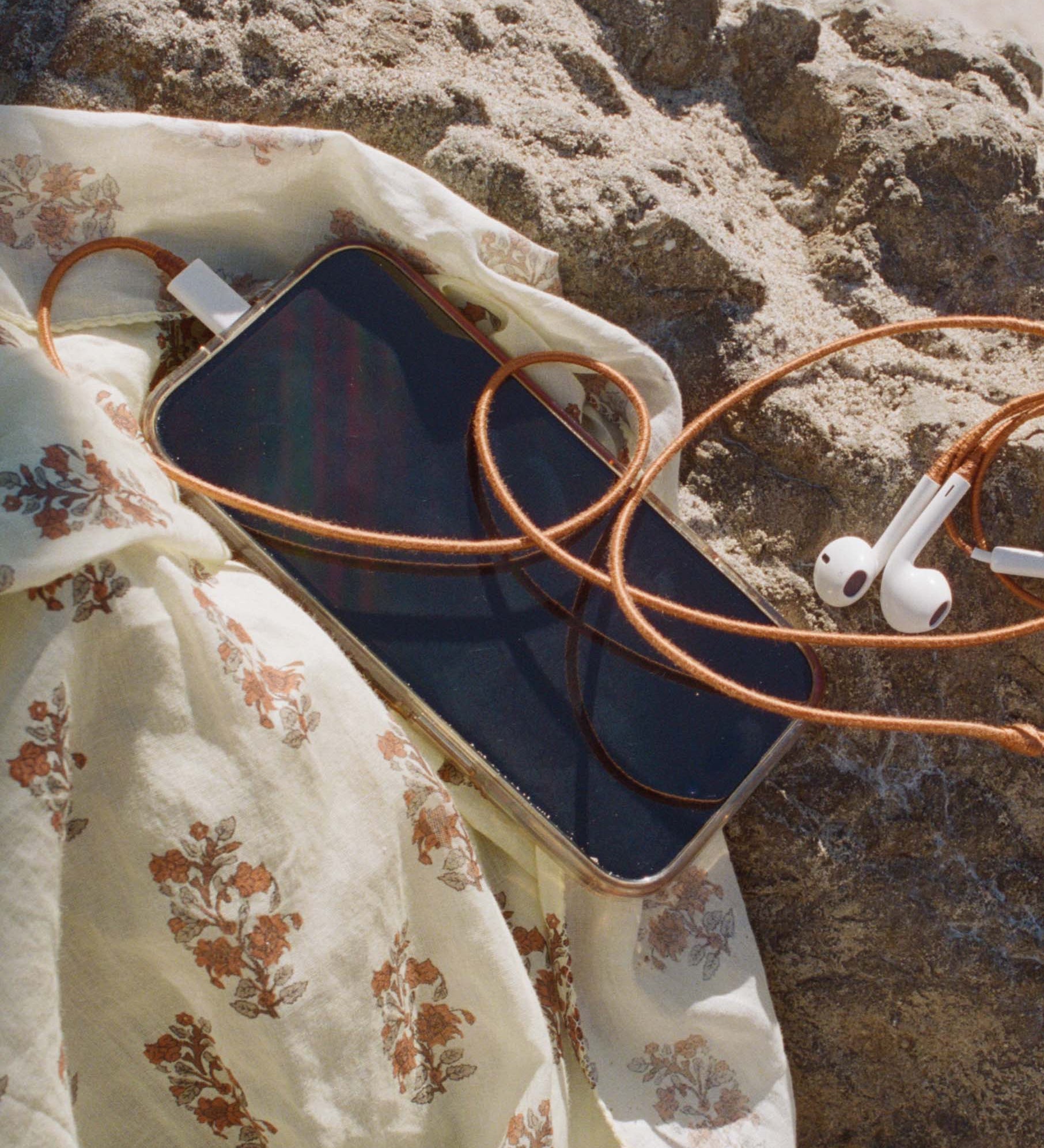 DOEN - LE POM POM & DÔEN HEADPHONES