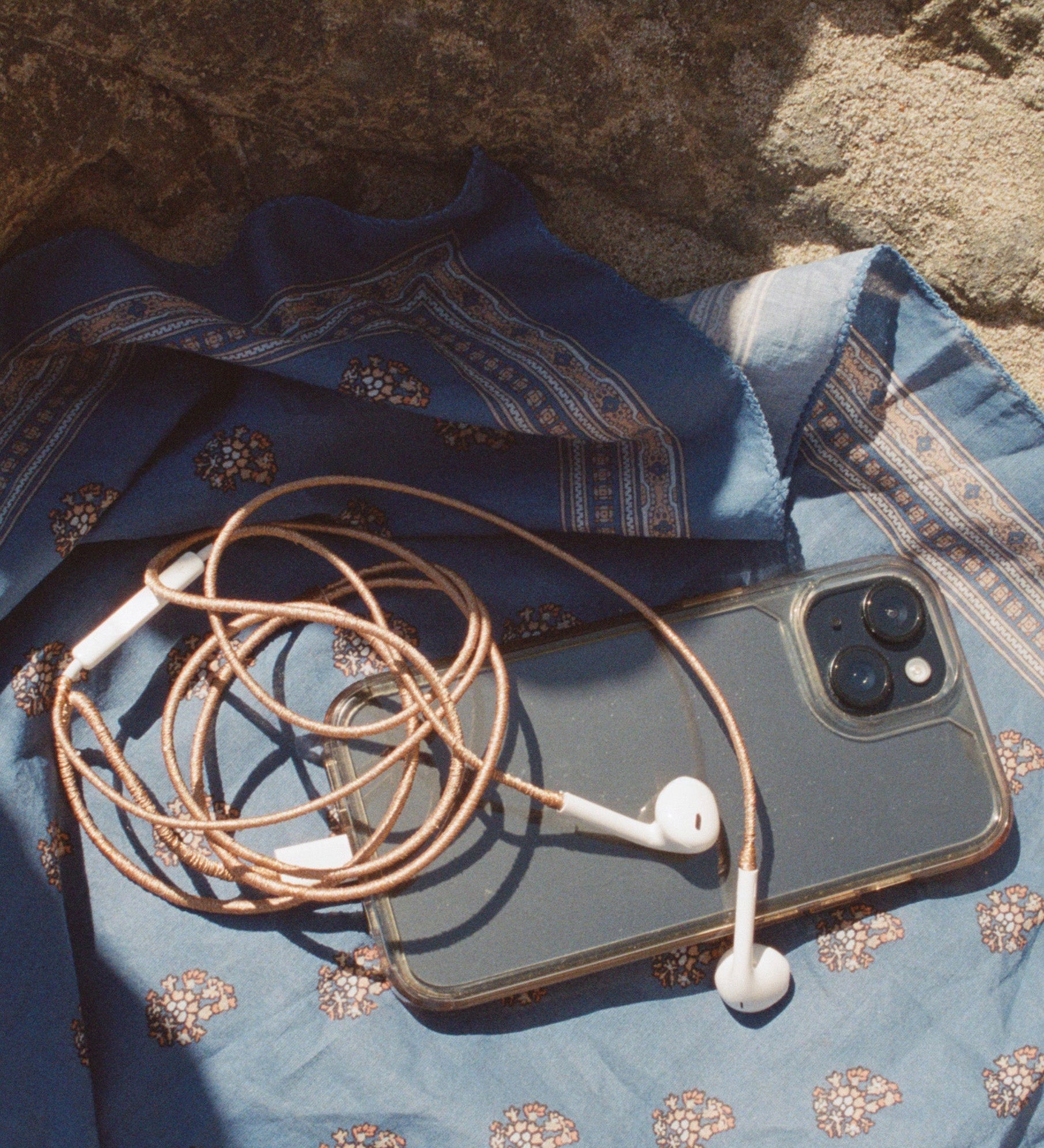 DOEN - LE POM POM & DÔEN HEADPHONES