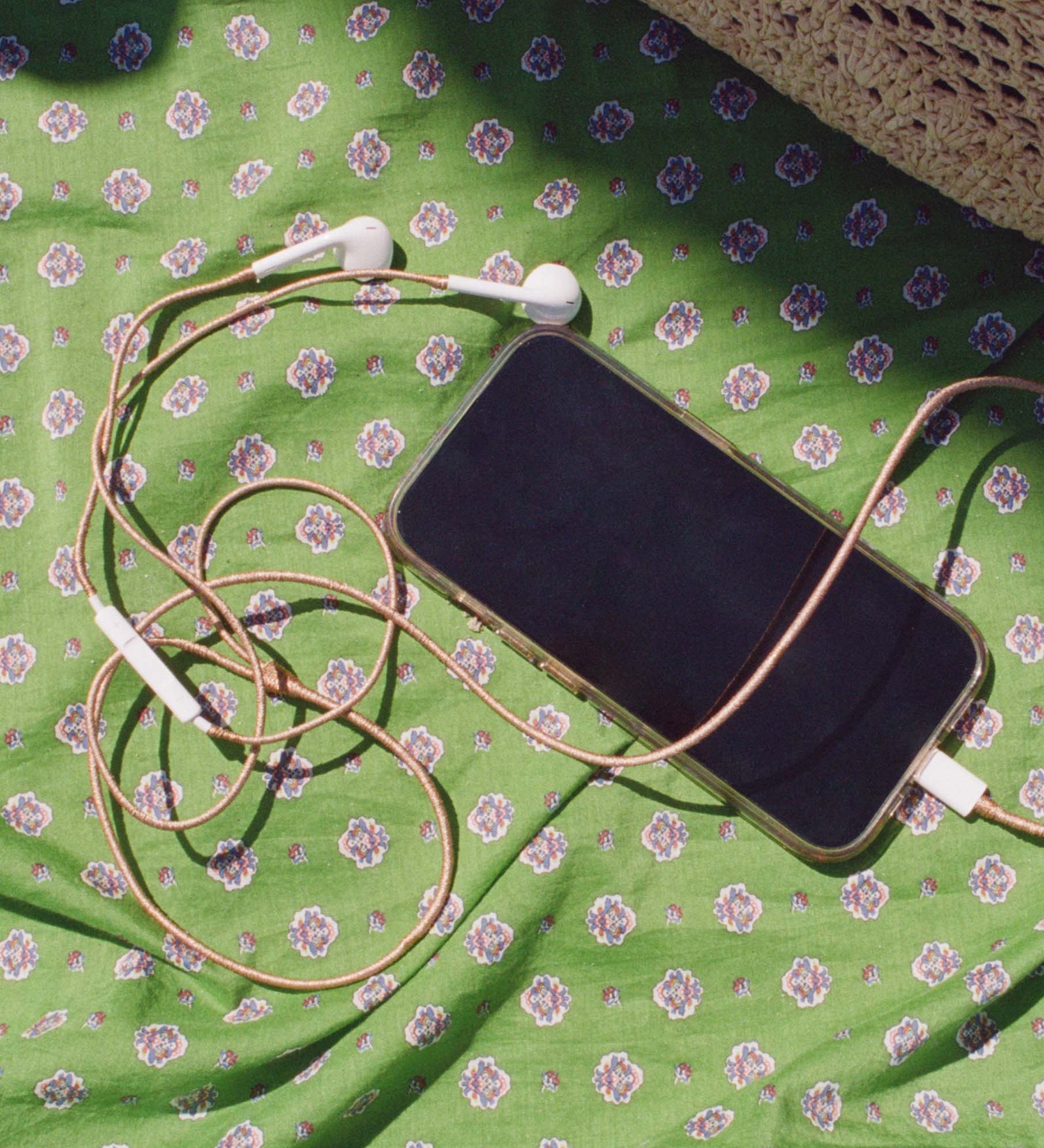 DOEN - LE POM POM & DÔEN HEADPHONES