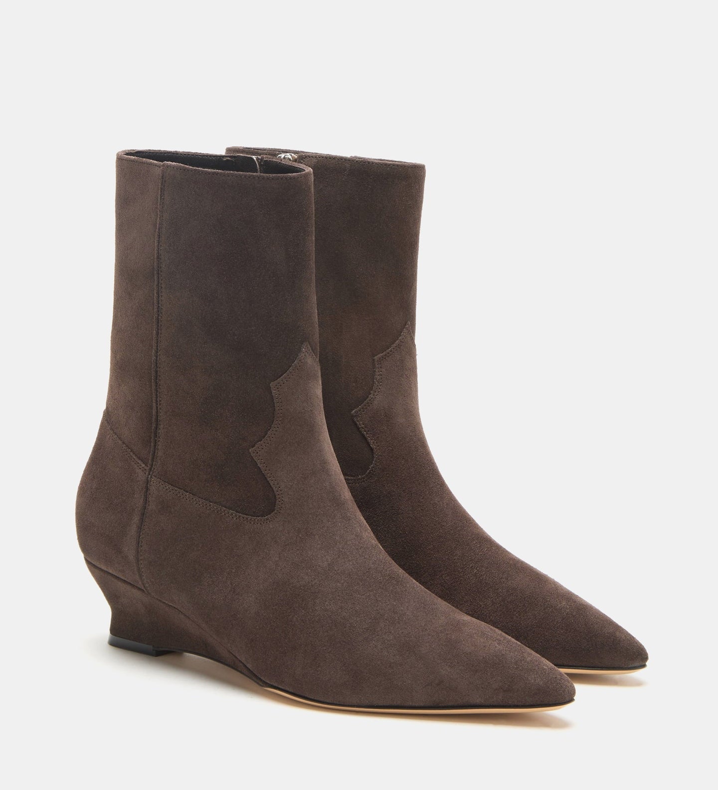 Le Monde Beryl - Camille Boot / Pepper Suede