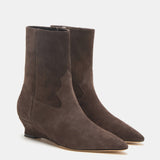 Le Monde Beryl - Camille Boot / Pepper Suede
