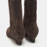 Le Monde Beryl - Camille Boot / Pepper Suede