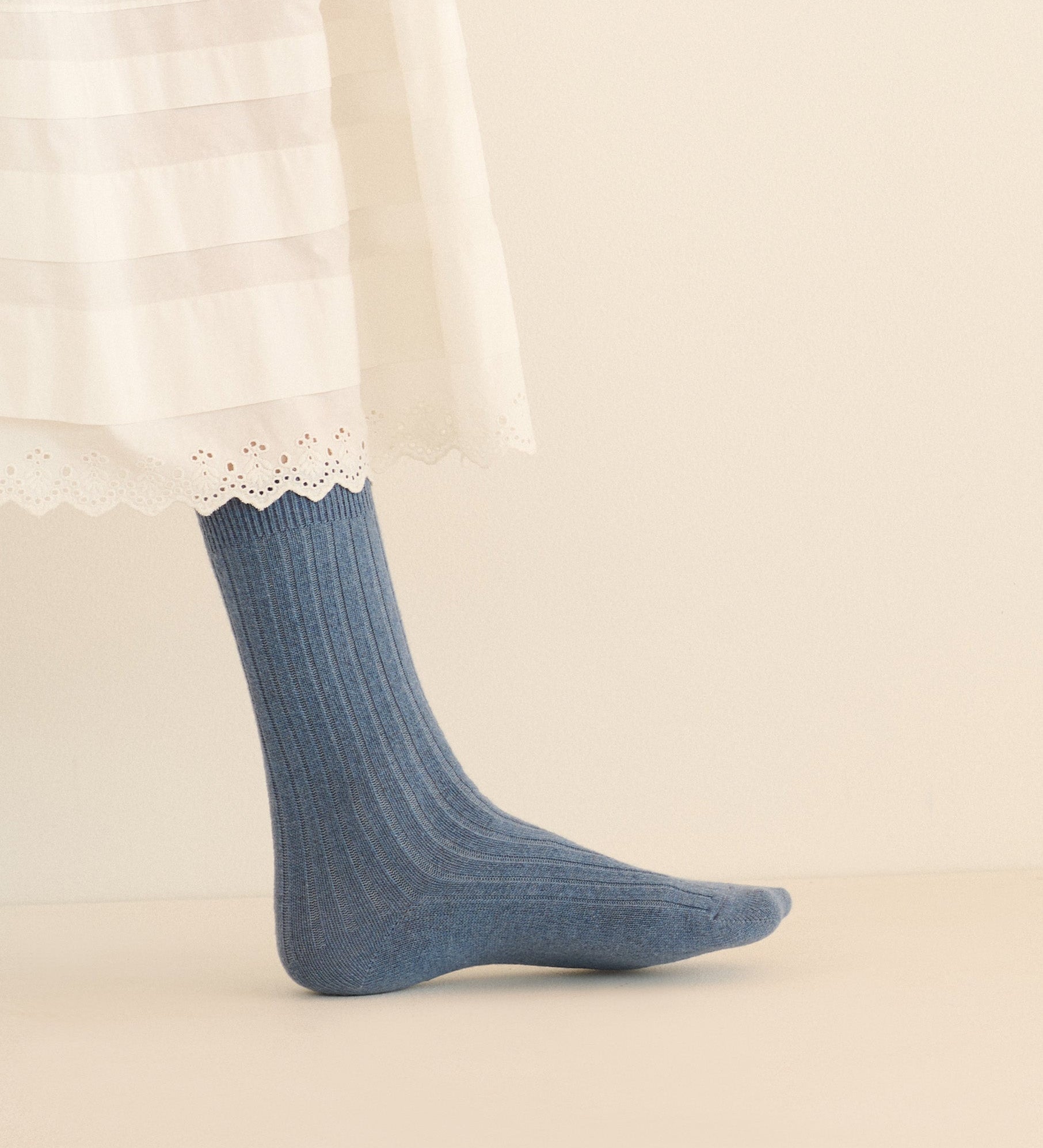 DOEN - COLLÉGIEN MERINO CASHMERE RIBBED CREW SOCKS