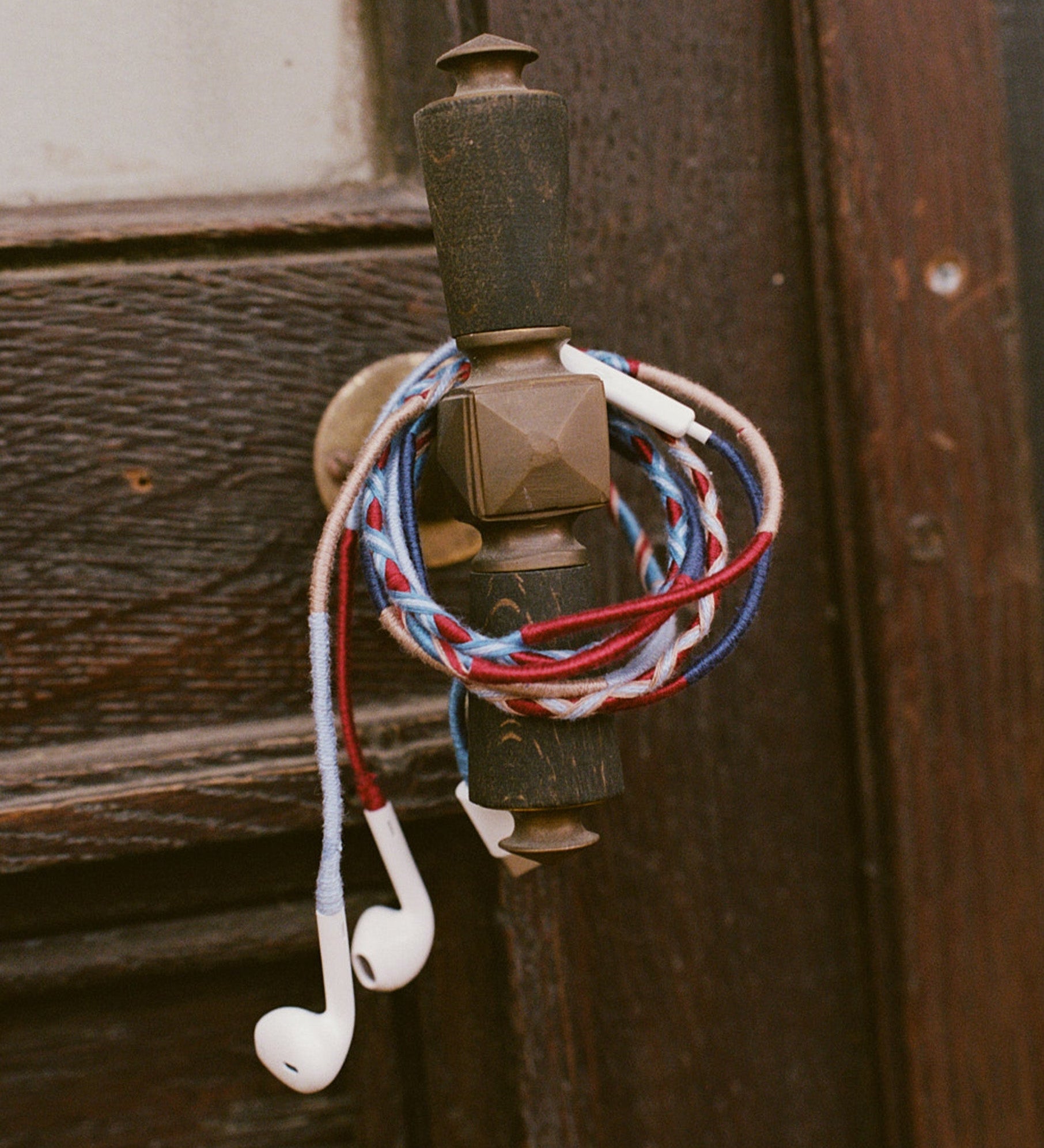 DOEN - LE POM POM & DOEN HEADPHONES