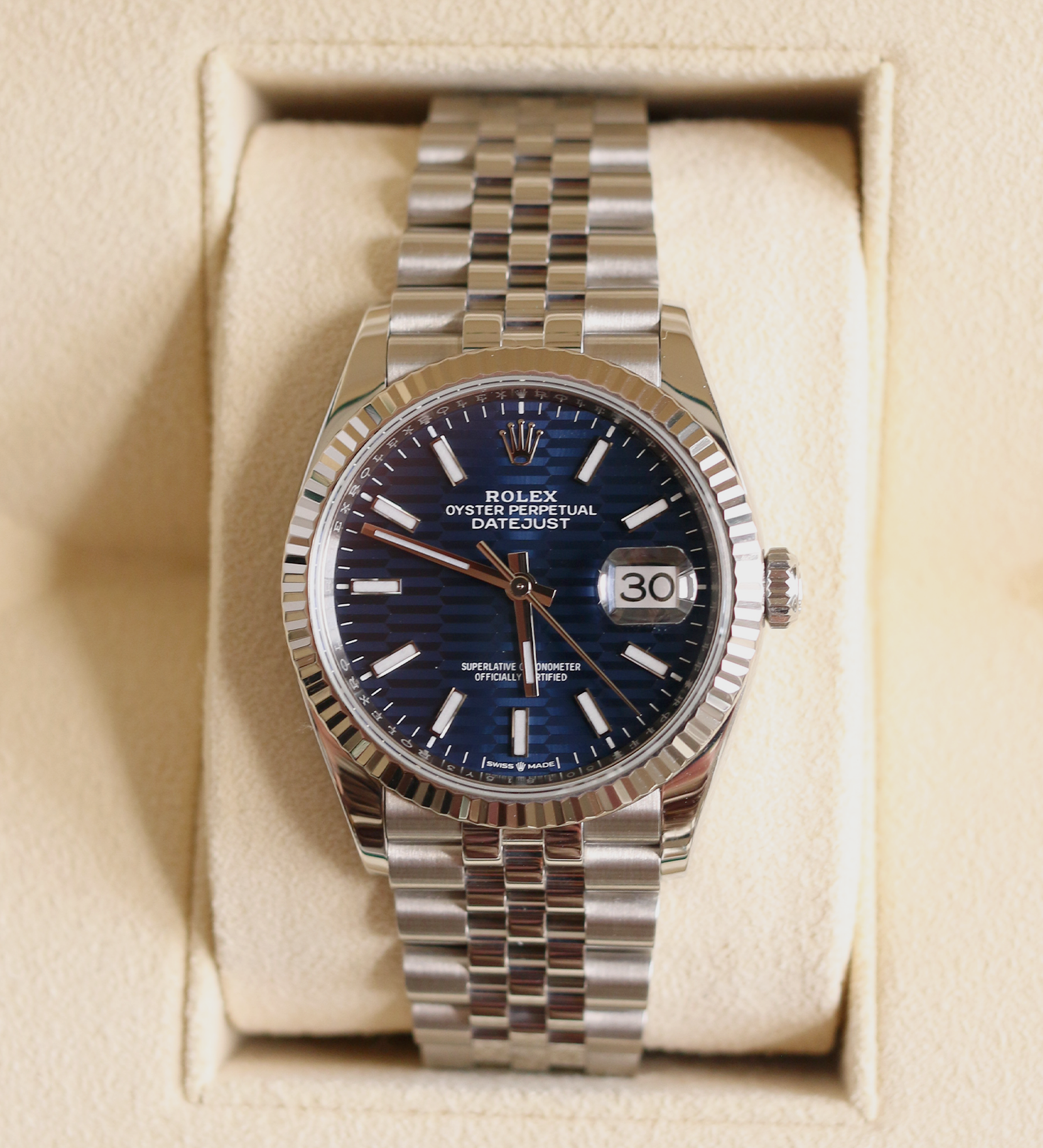 Kinn - Rolex Datejust 35 126234 Motif Blue Dial Mens Watch