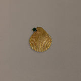 Kinn - Vintage 18k Emerald Shell Pendant