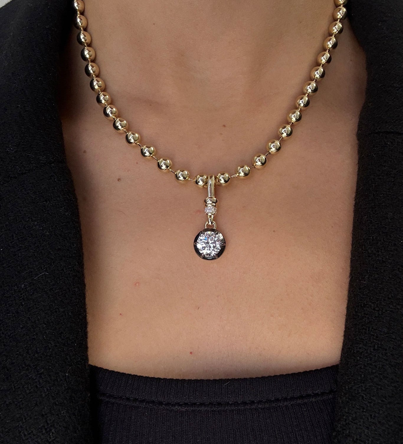 Kinn - Roselle Black Rhodium Round Pendant Diamond Necklace