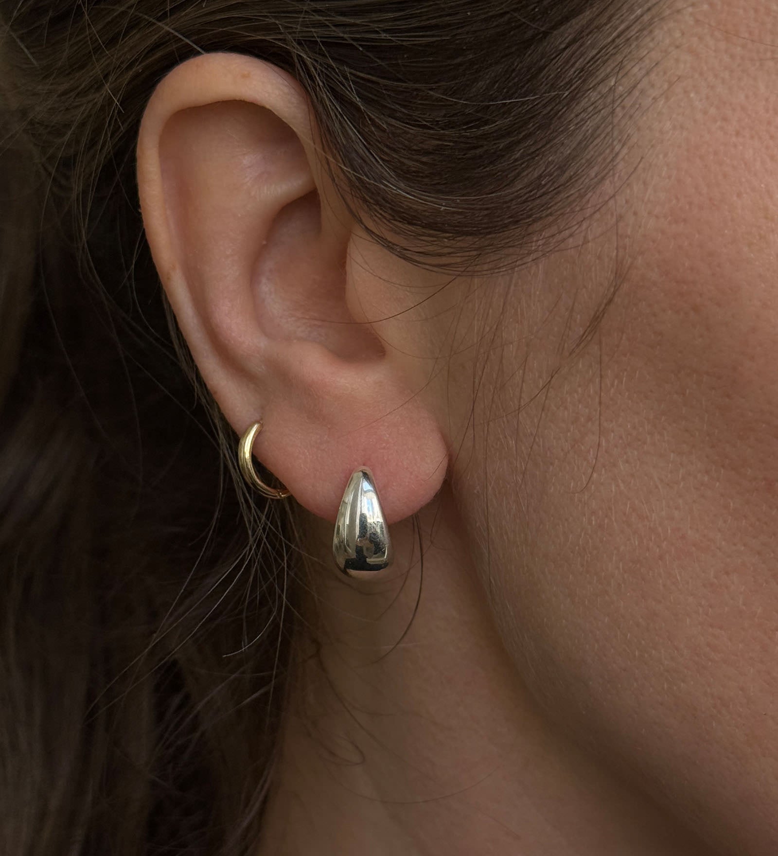 Kinn - Teardrop Hoop Earrings Silver