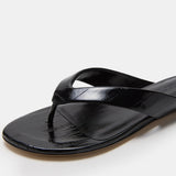 Le Monde Beryl - Flat Thong Sandal / Black Leather Eel Effect