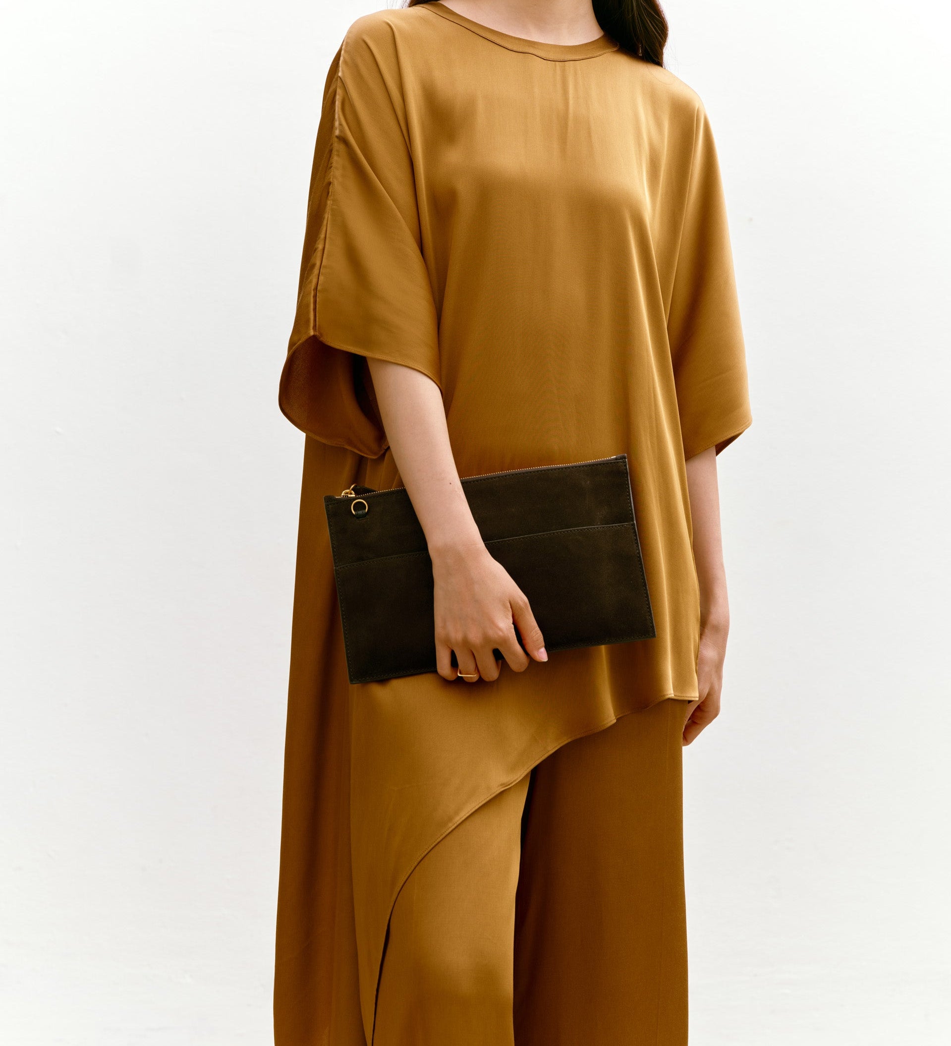 Metier - Incognito Clutch Suede Chocolate