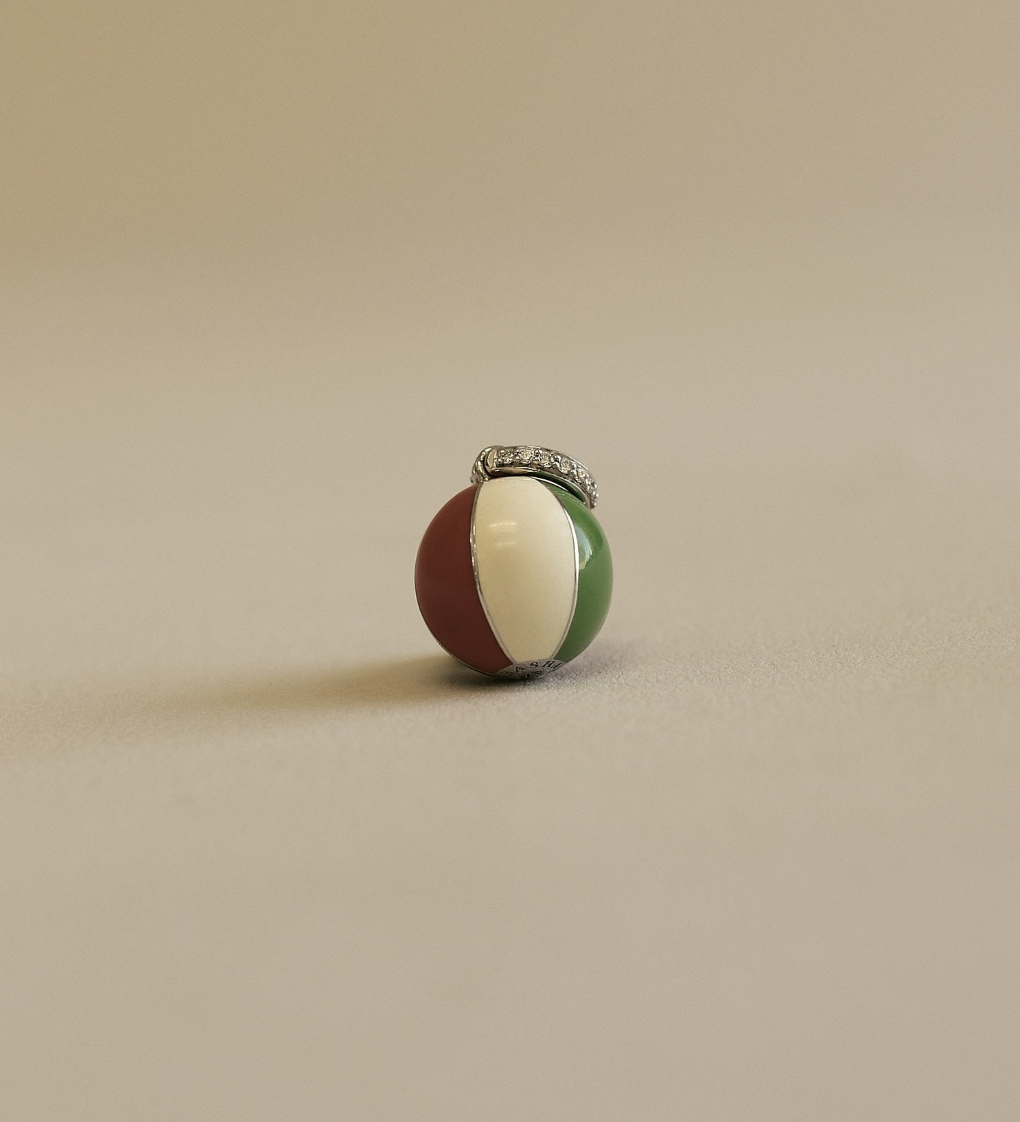 Kinn - Vintage Aaron Basha Beach Ball Pendant 18K