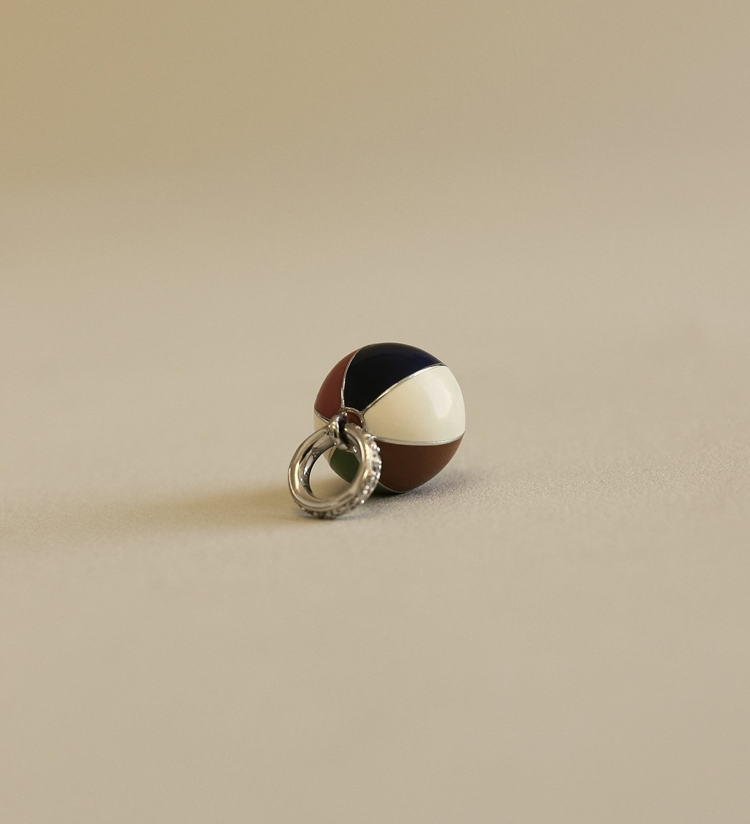 Kinn - Vintage Aaron Basha Beach Ball Pendant 18K