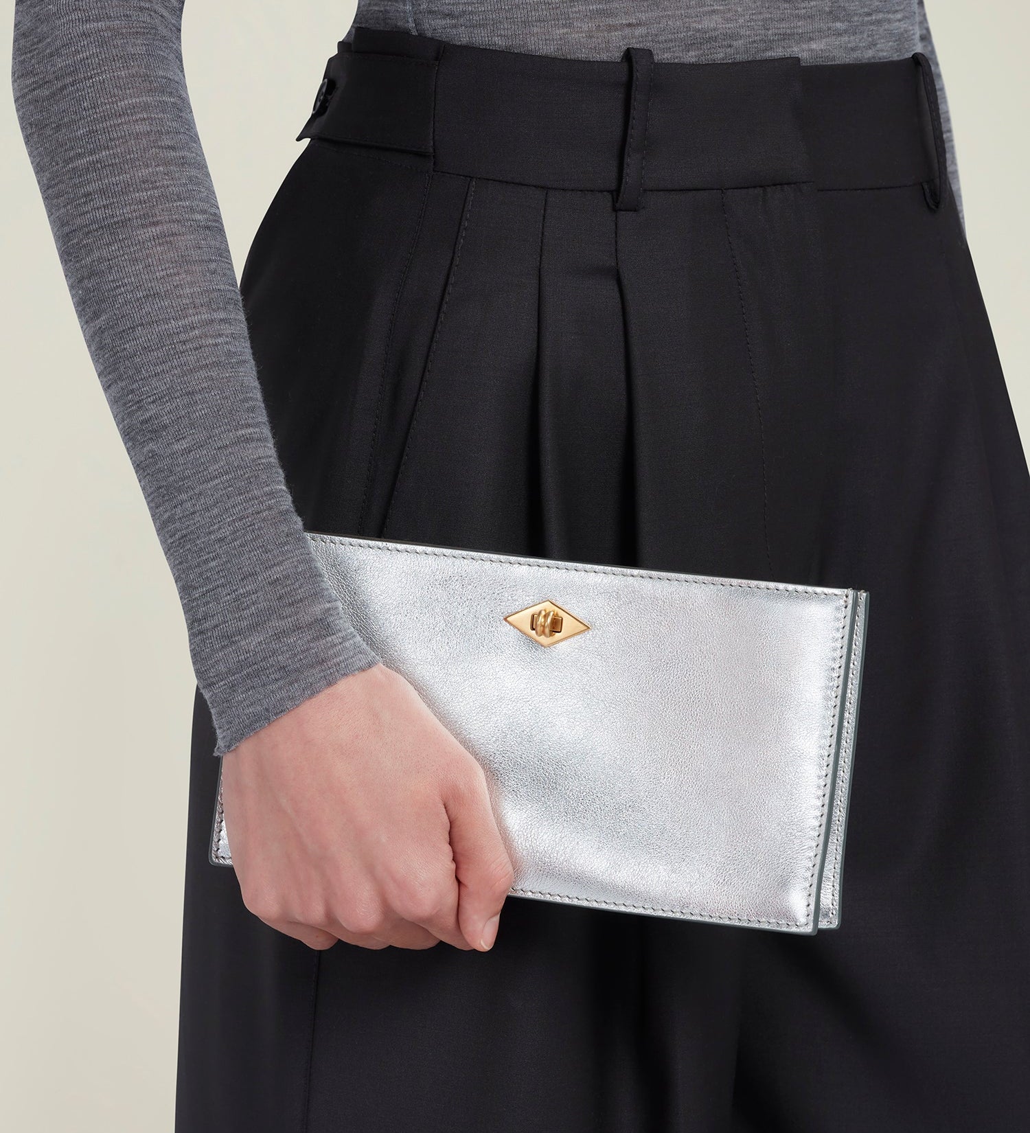 Metier - ISSIMO | Métier Ease Metallic Calfskin Silver
