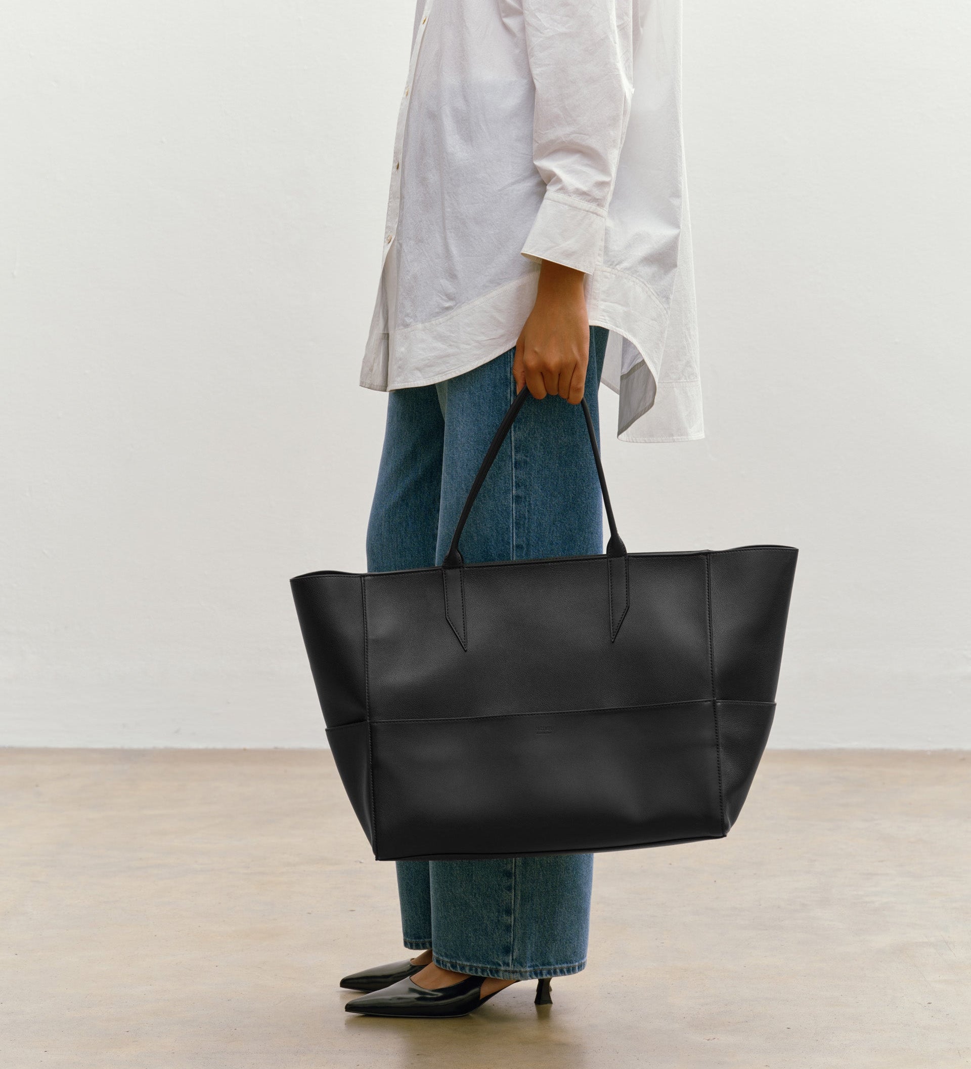 Metier - Incognito 42 Soft Grain Leather Black