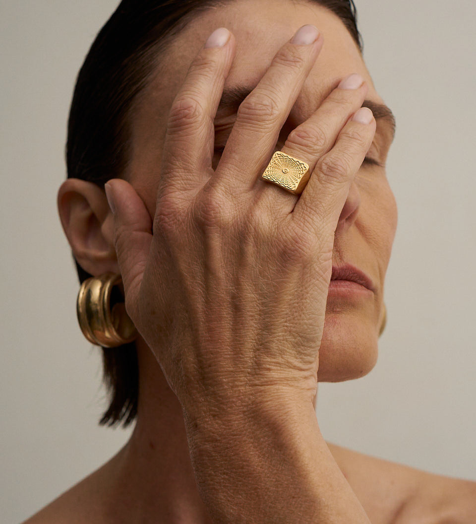 Jamie Haller - The Chaos Sunburst Square Signet in Gold