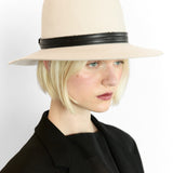 Janessa Leoné - Corinne Hat