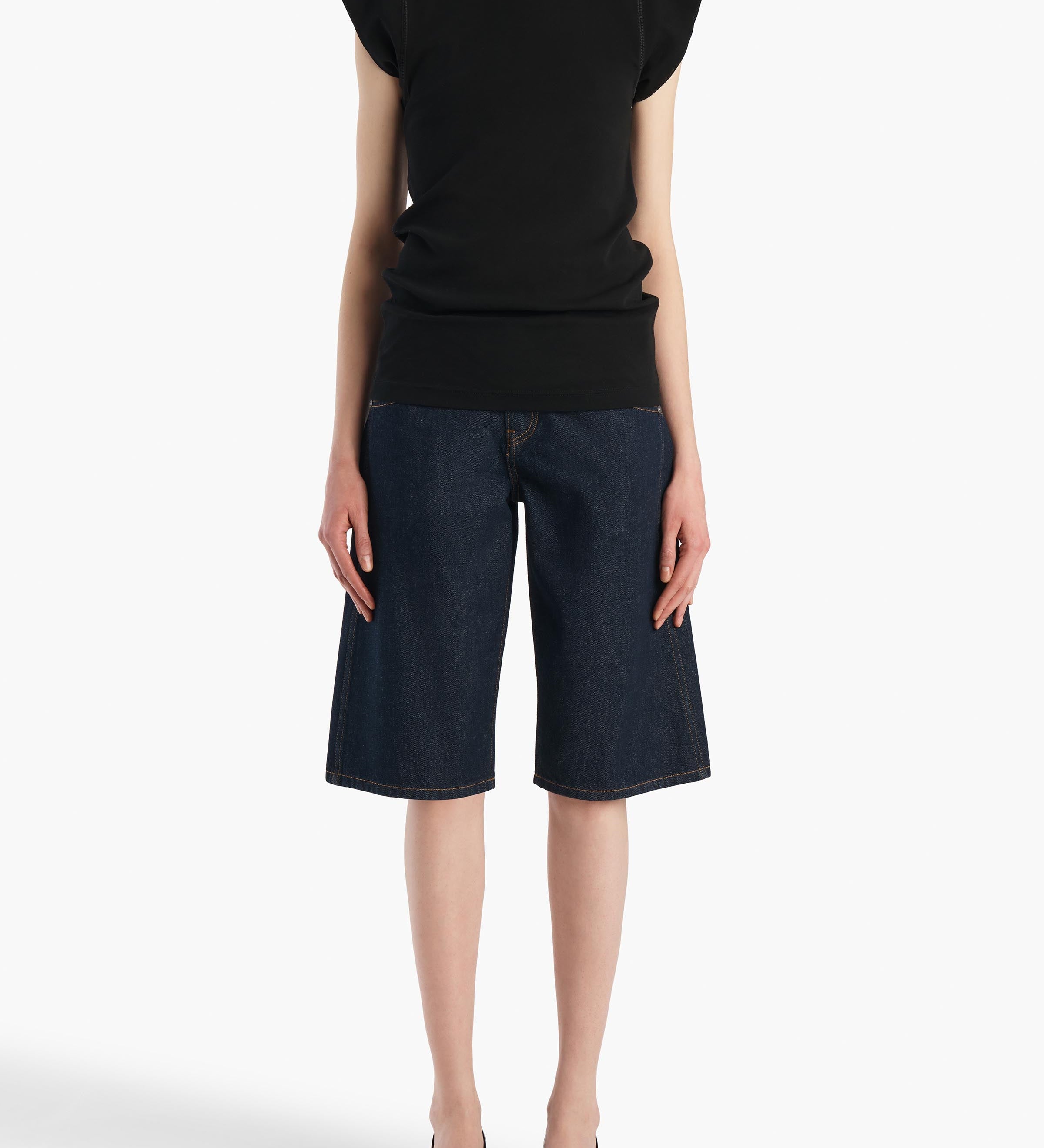 Khaite - Kinga Short in Benson