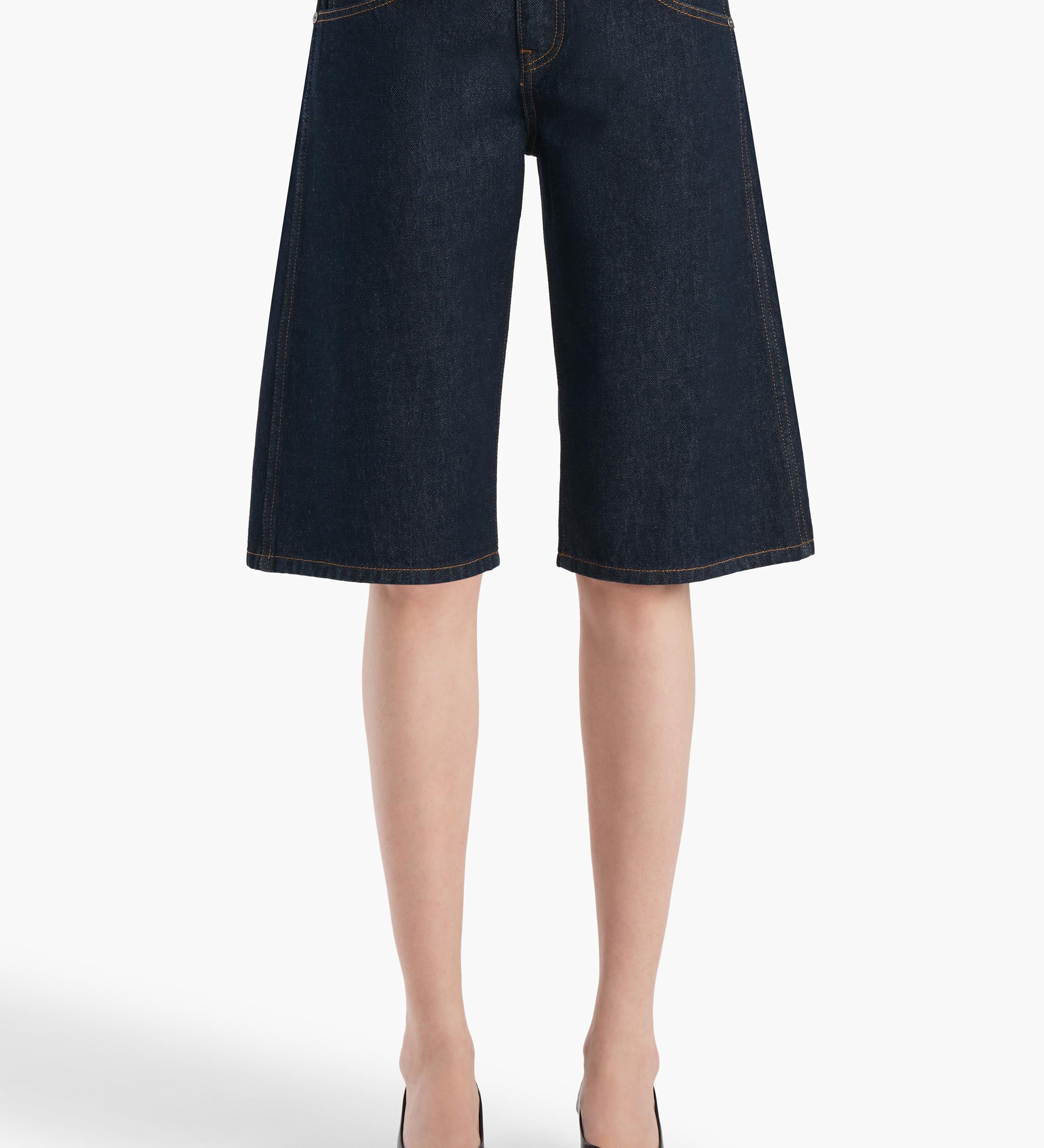 Khaite - Kinga Short in Benson