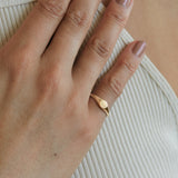 Kinn - Petite Classic Signet Ring