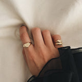 Kinn - Petite Heart Signet Ring