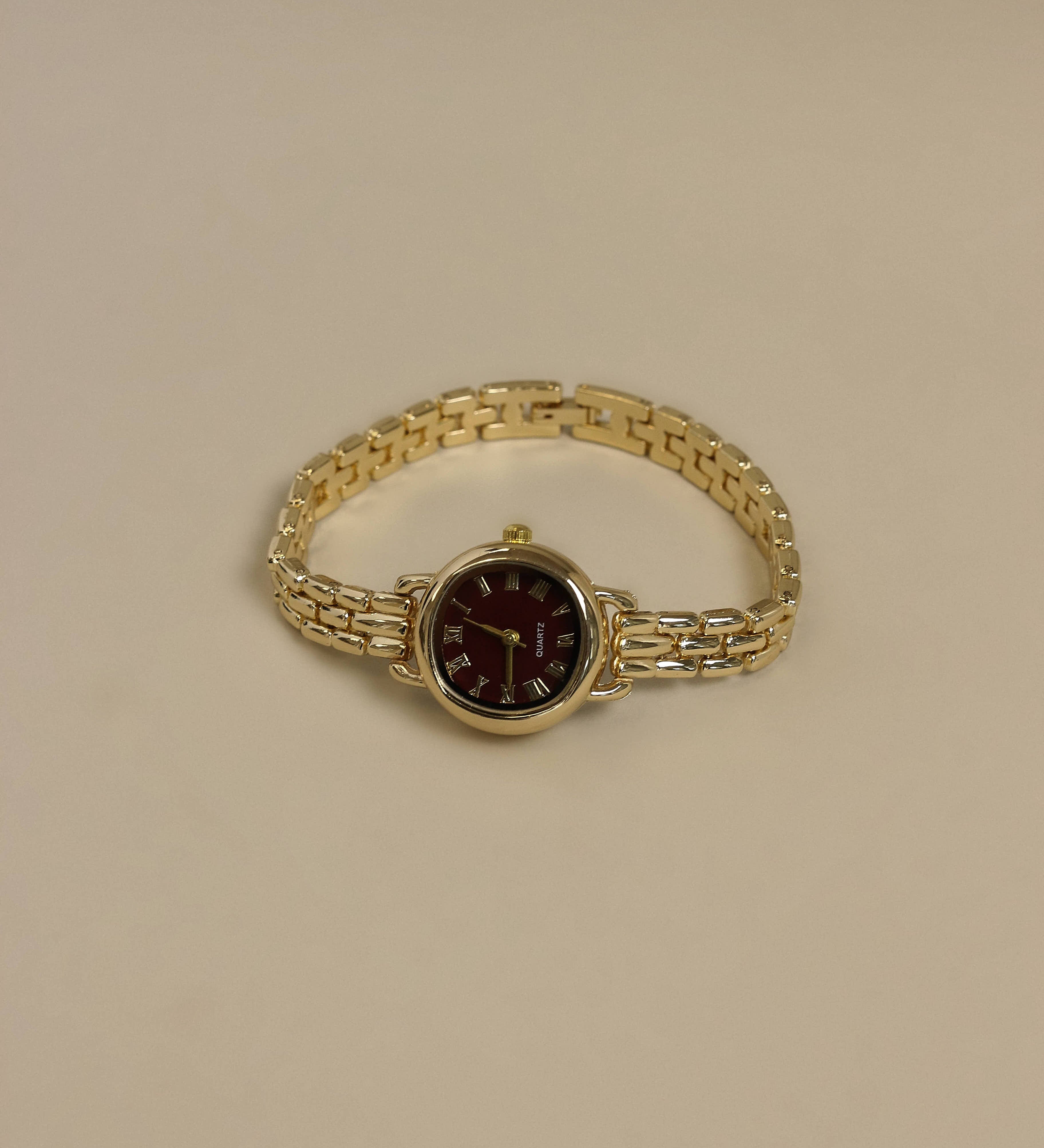 Kinn - Vintage Quartz Burgundy Face Watch