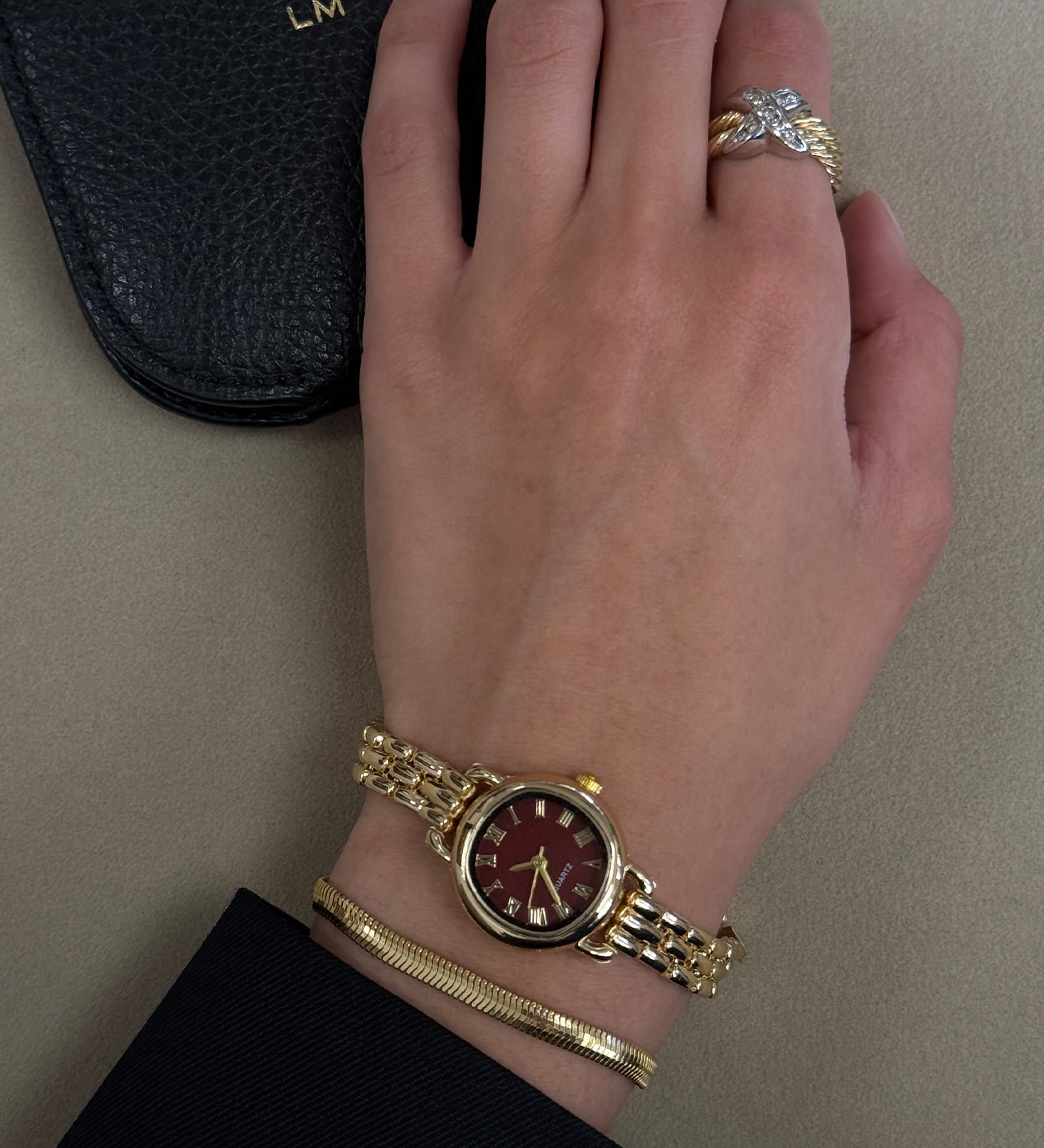Kinn - Vintage Quartz Burgundy Face Watch