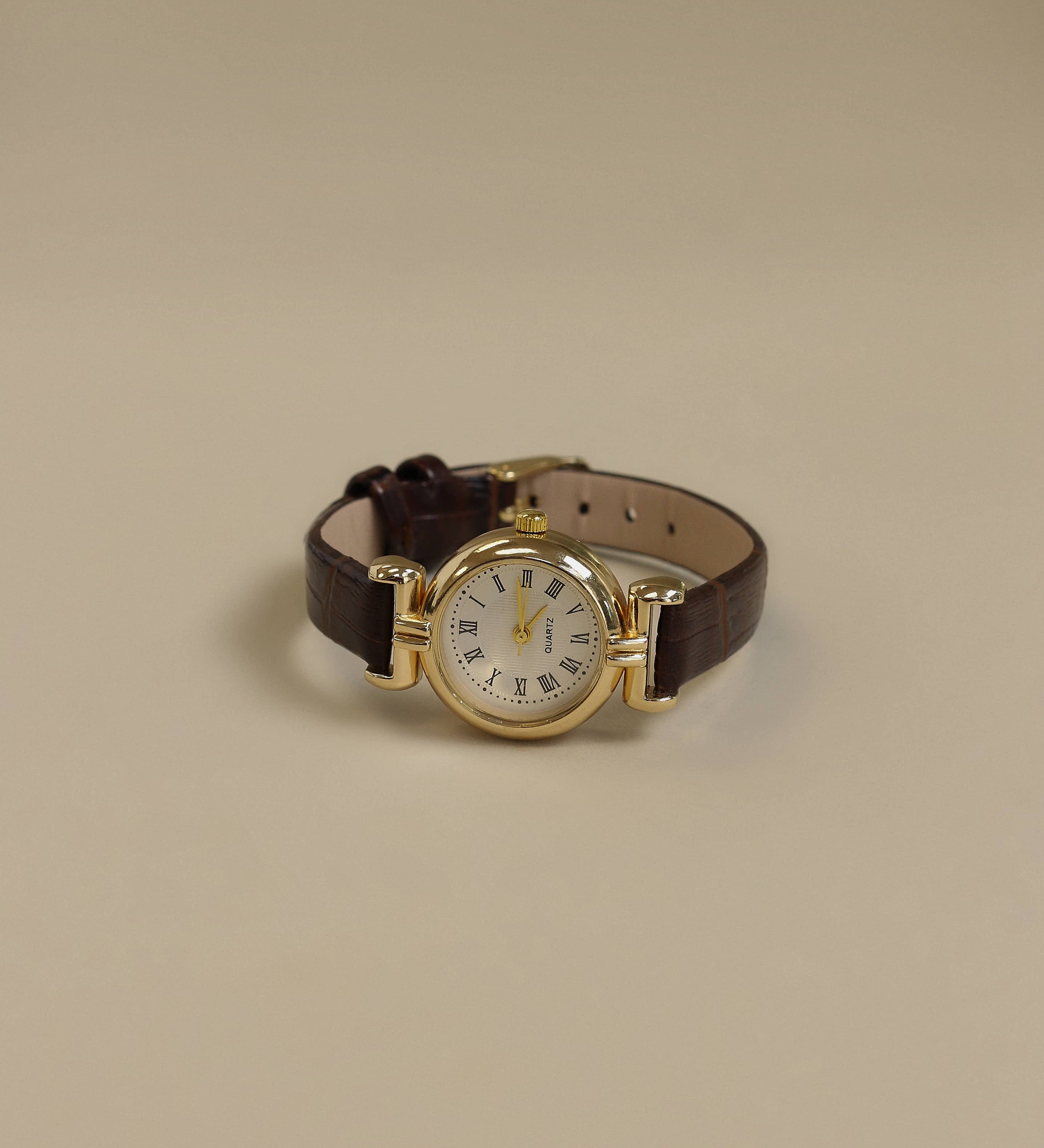 Kinn - Vintage Quartz Circle Leather Strap Watch