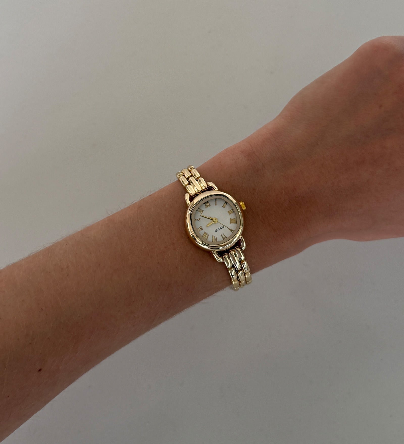 Kinn - Vintage Quartz Circle Watch