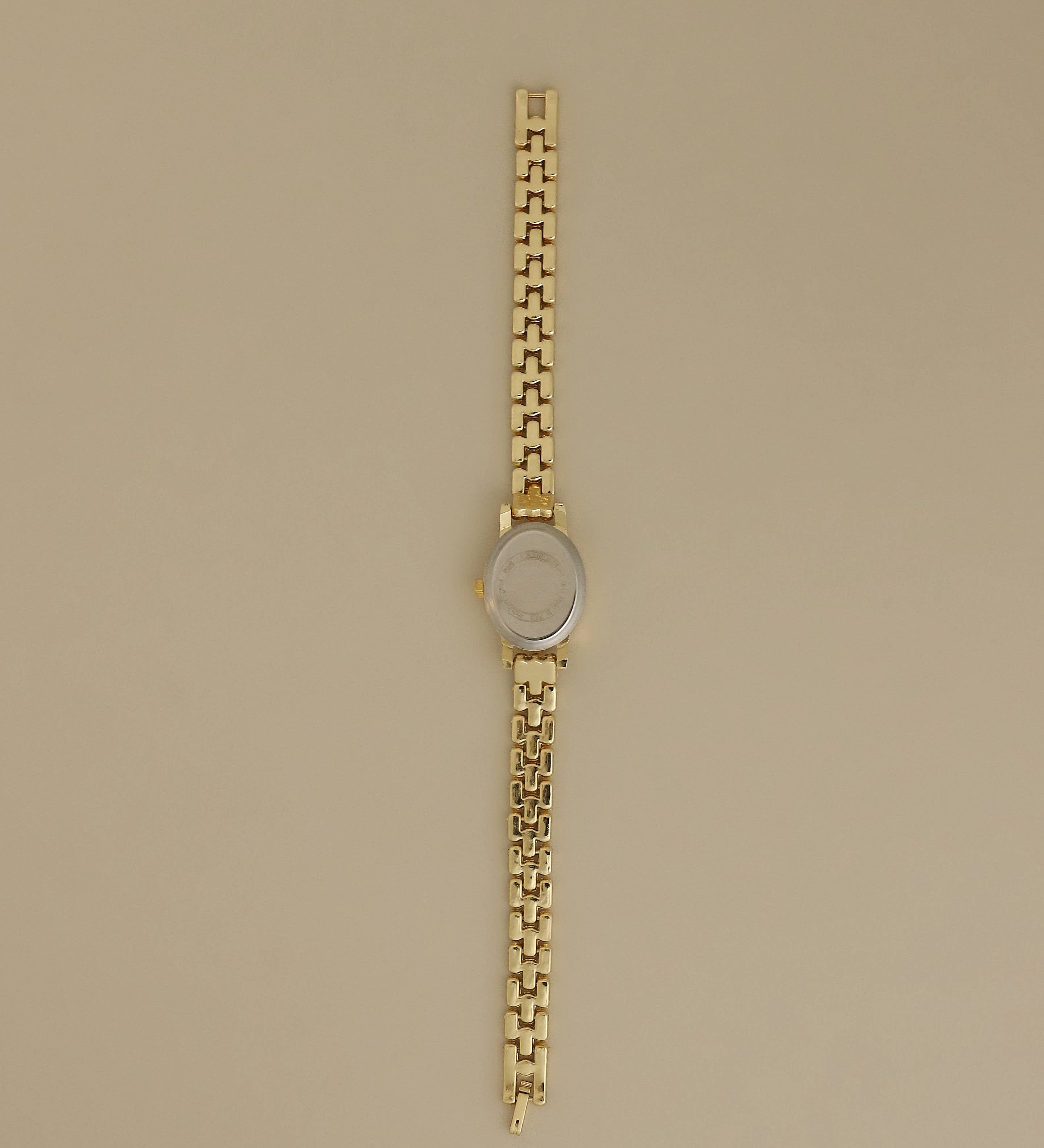 Kinn - Vintage Quartz Oval Watch