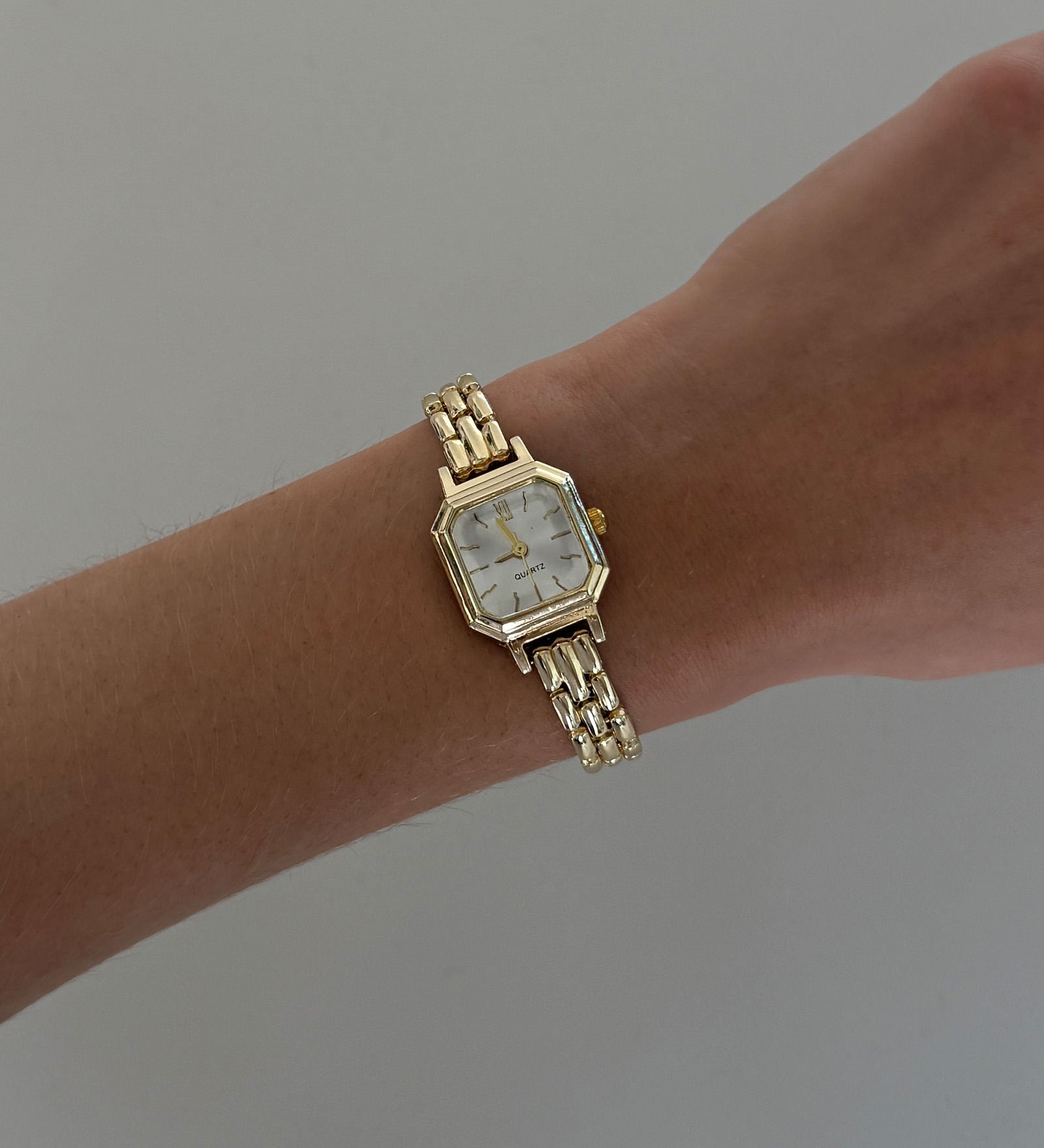 Kinn - Vintage Quartz Square Watch