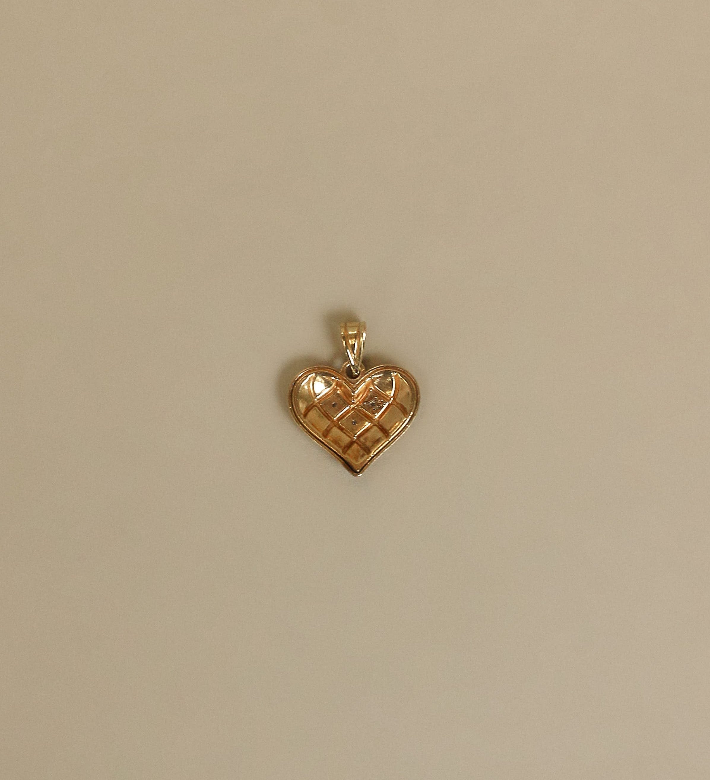 Kinn - Vintage 10k Heart Diamond Pendant
