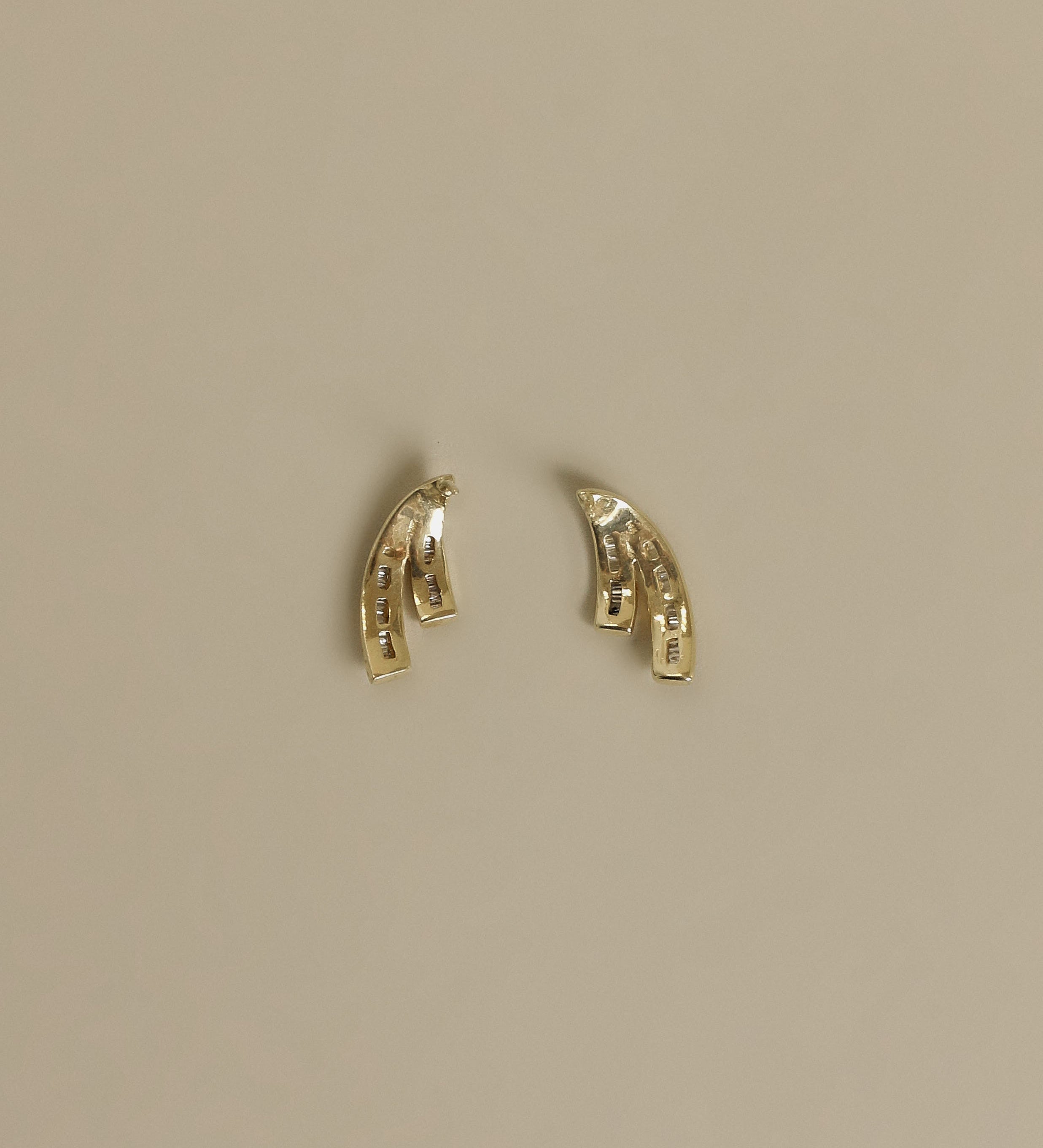 Kinn - Vintage 14k Baguette V Earrings
