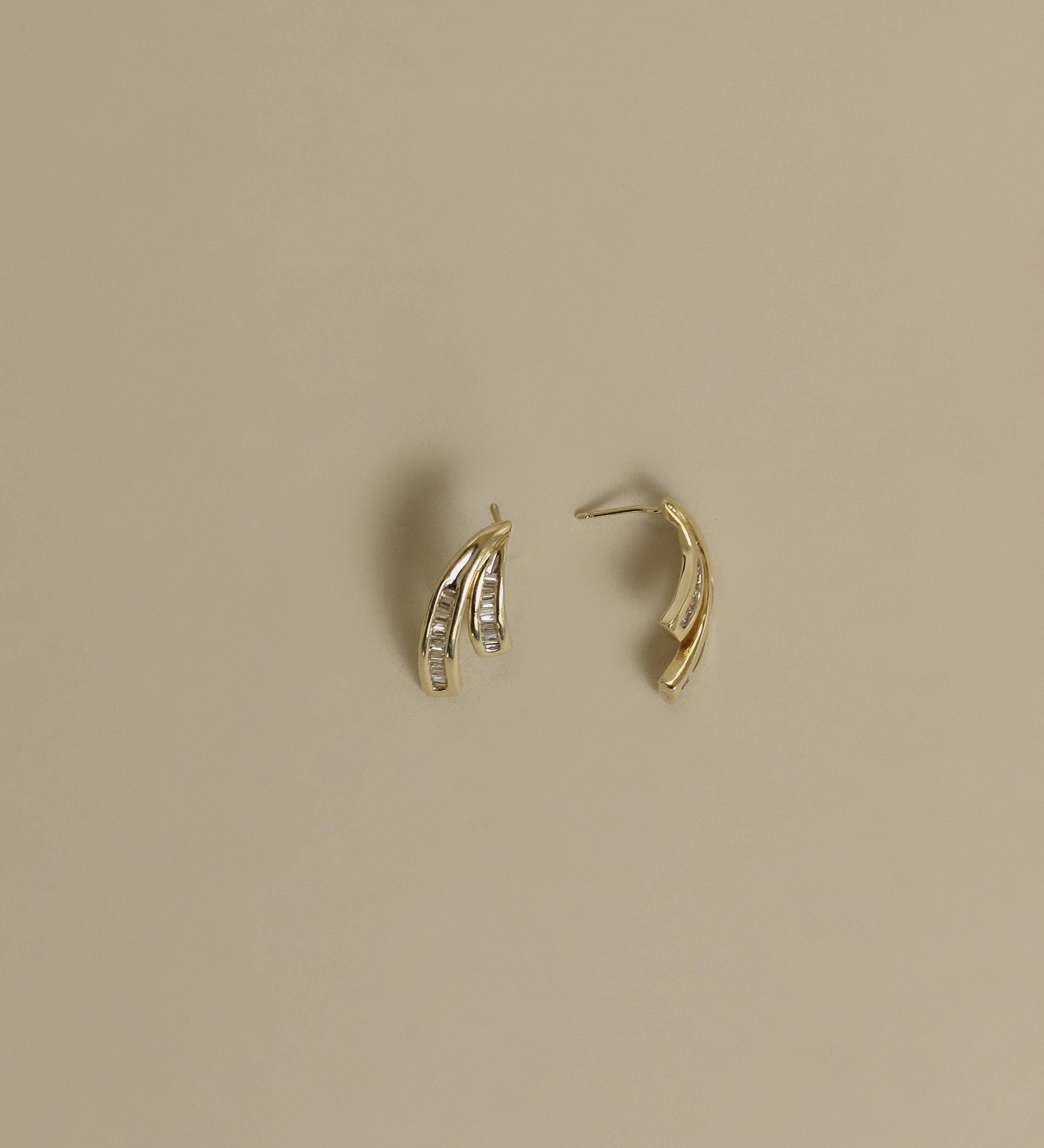 Kinn - Vintage 14k Baguette V Earrings