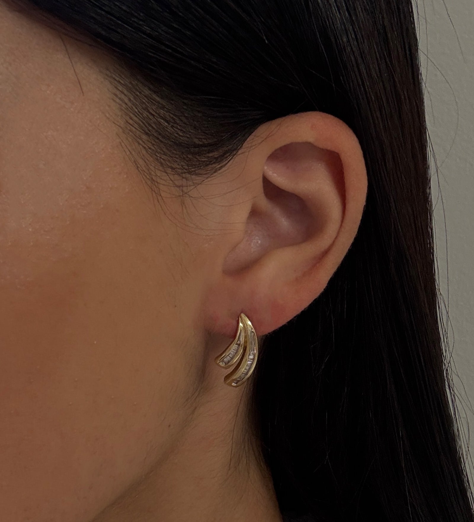 Kinn - Vintage 14k Baguette V Earrings