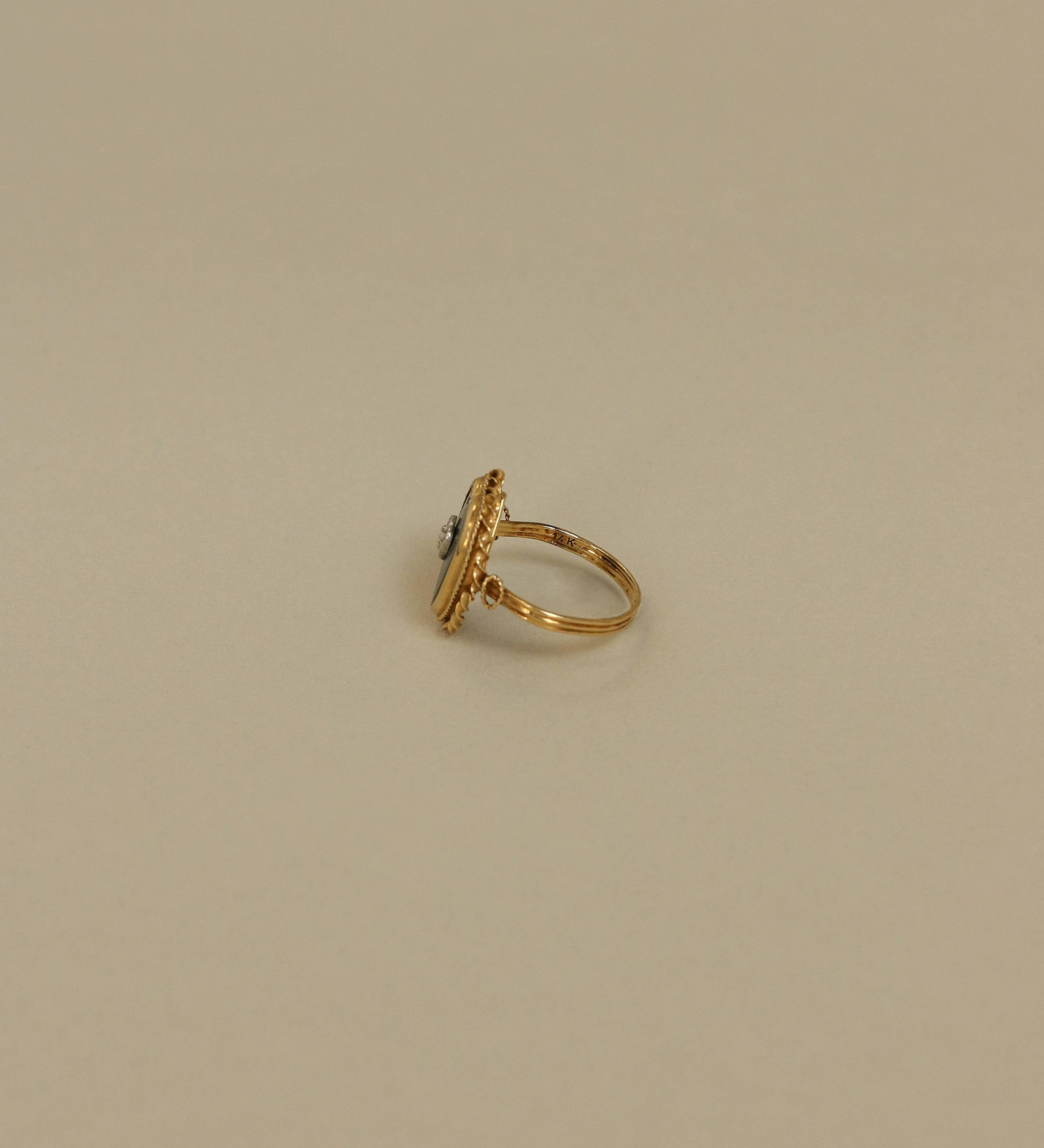 Kinn - Vintage 14k Black Heart Diamond Ring