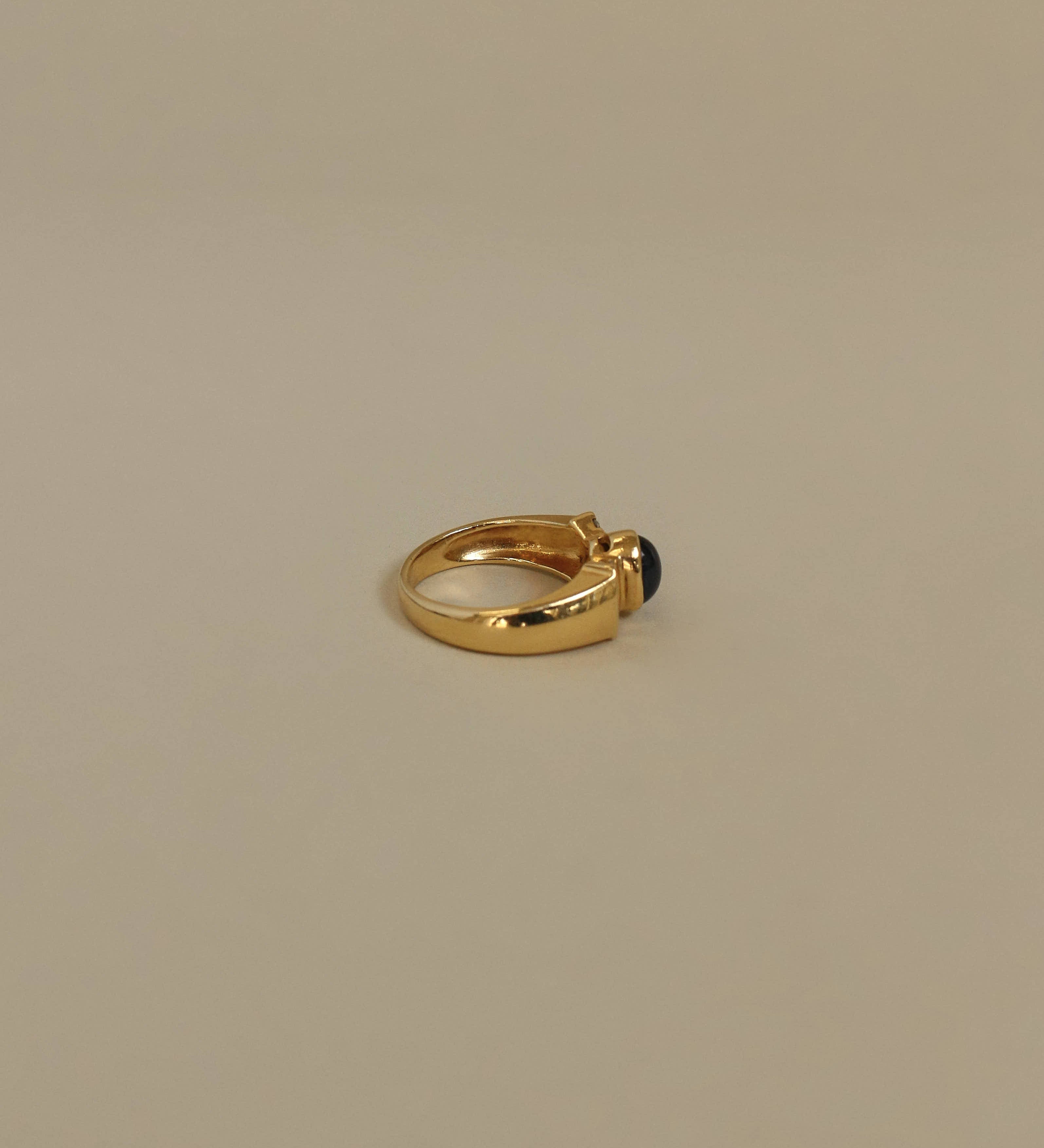 Kinn - Vintage 14k Blue Sapphire Ring