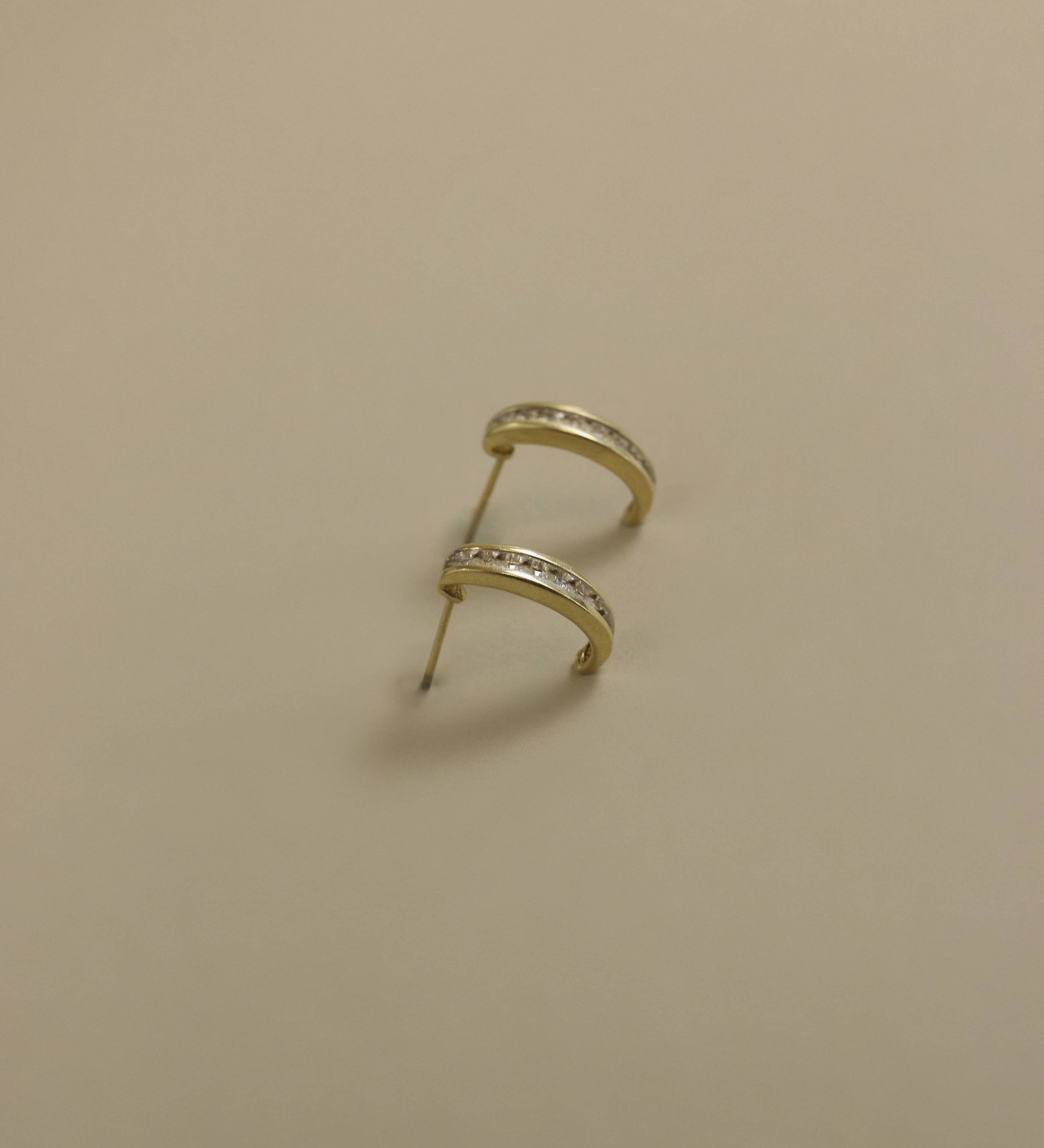 Kinn - Vintage 14k J Diamond Earrings