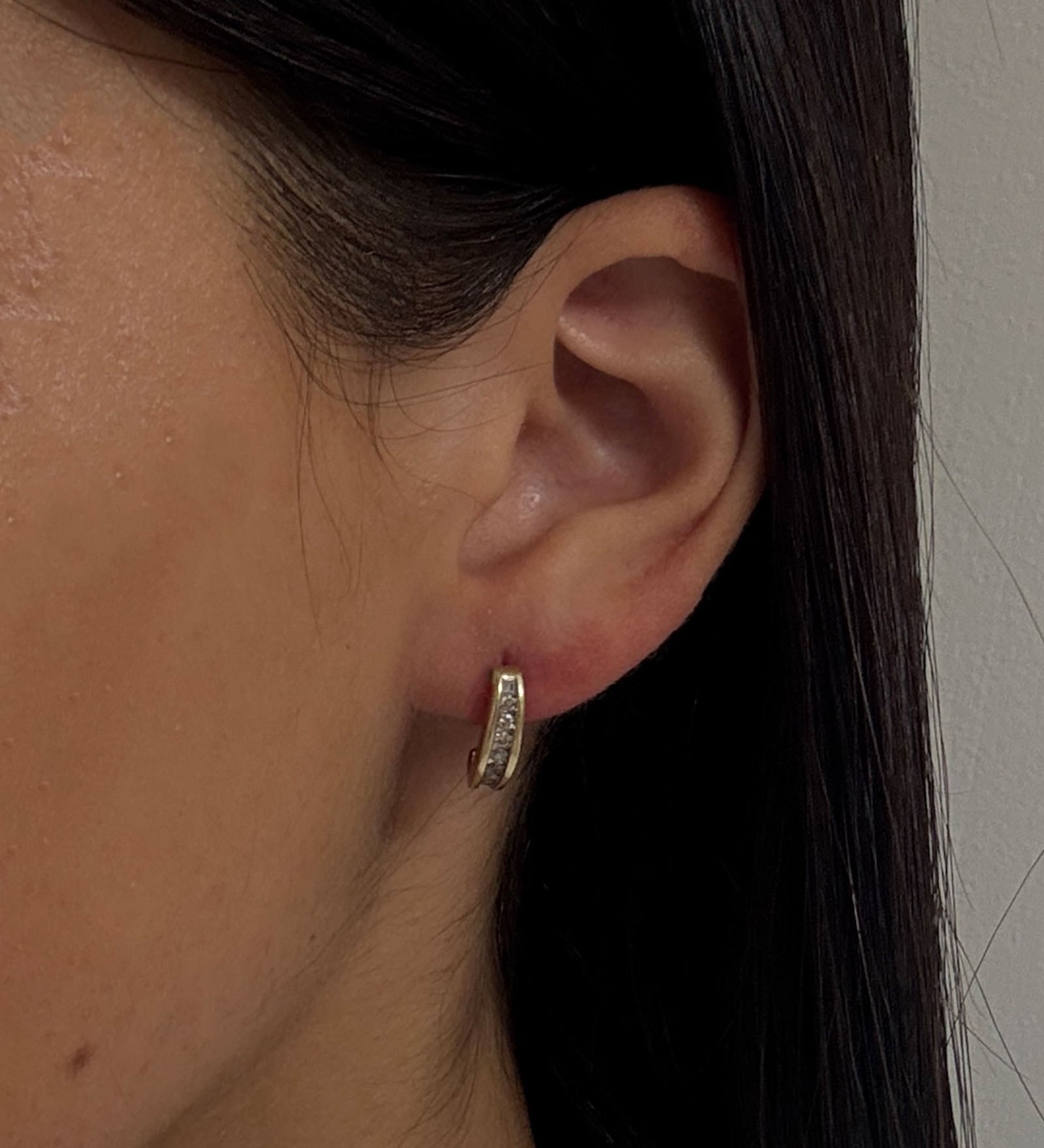 Kinn - Vintage 14k J Diamond Earrings
