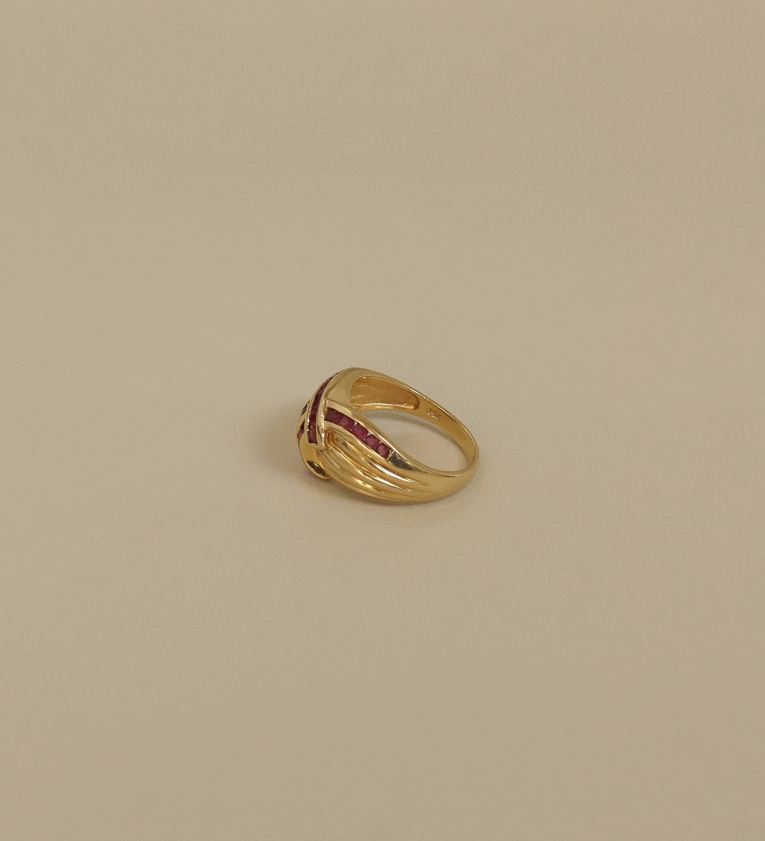 Kinn - Vintage 14k Pink Sapphire Ring