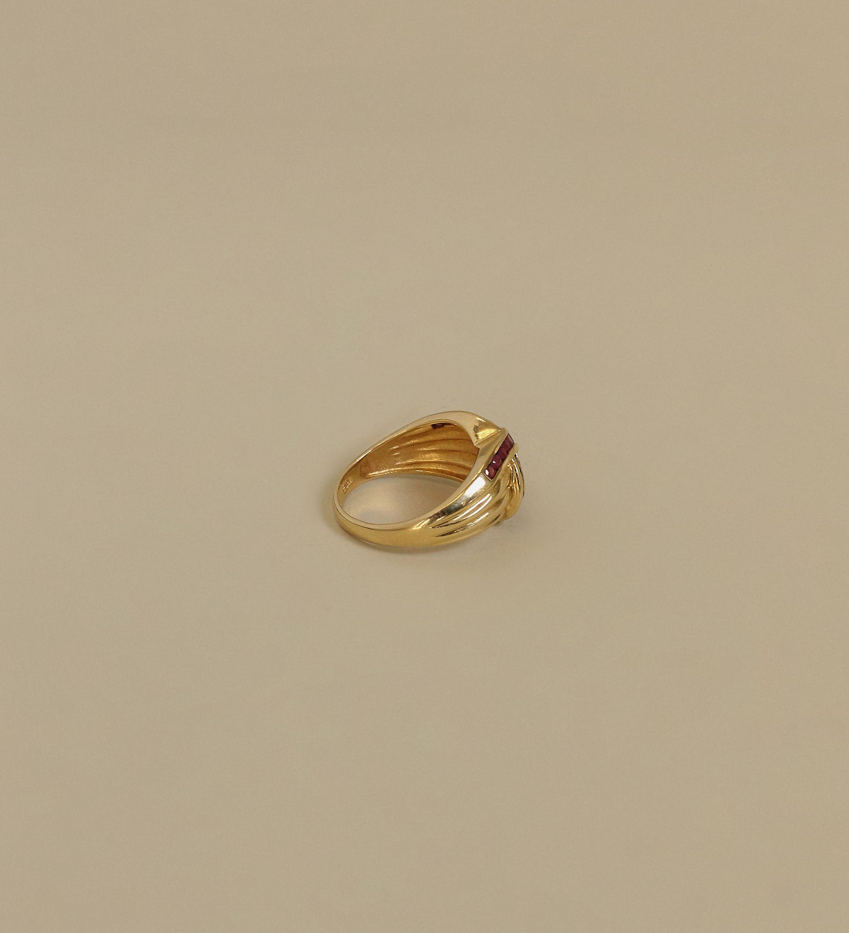 Kinn - Vintage 14k Pink Sapphire Ring