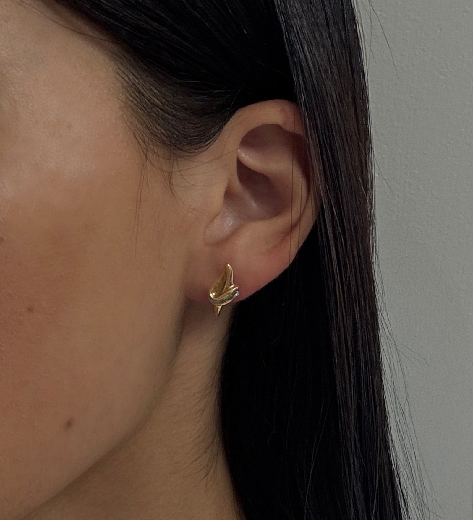 Kinn - Vintage 18k Croissant Diamond Earrings